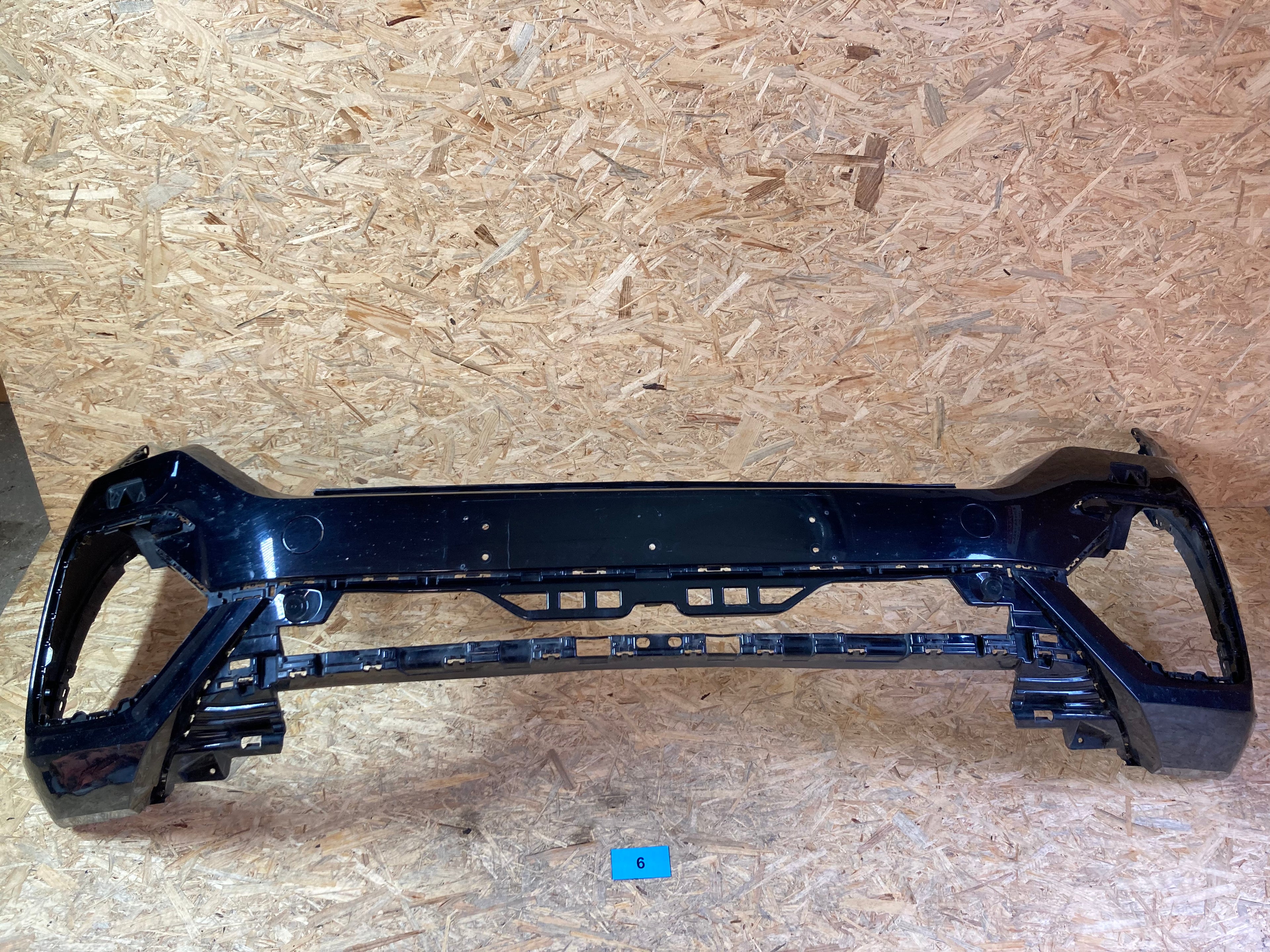 Přední nárazník VW Touareg