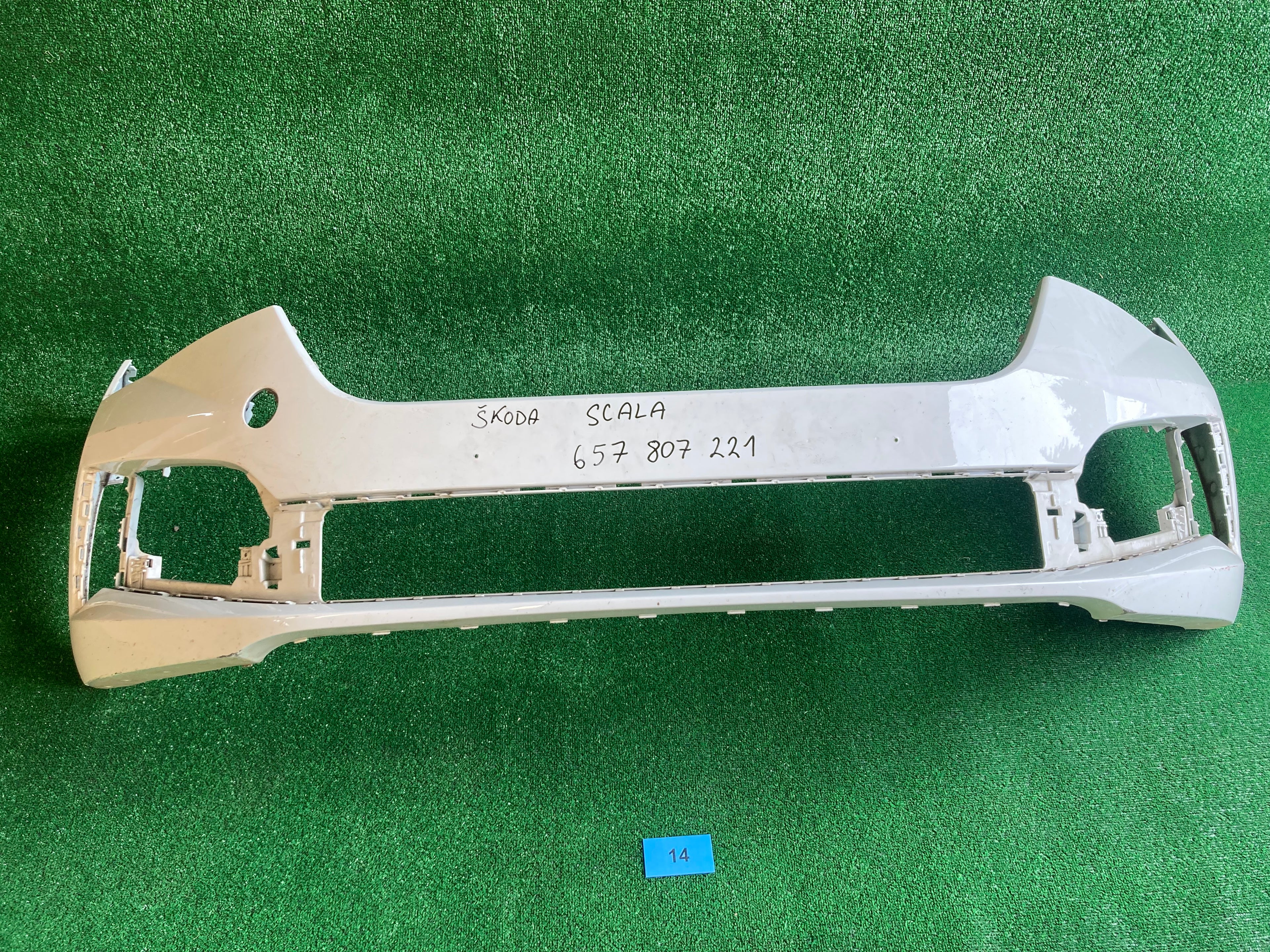 Přední nárazník ŠKODA SCALA 657807221