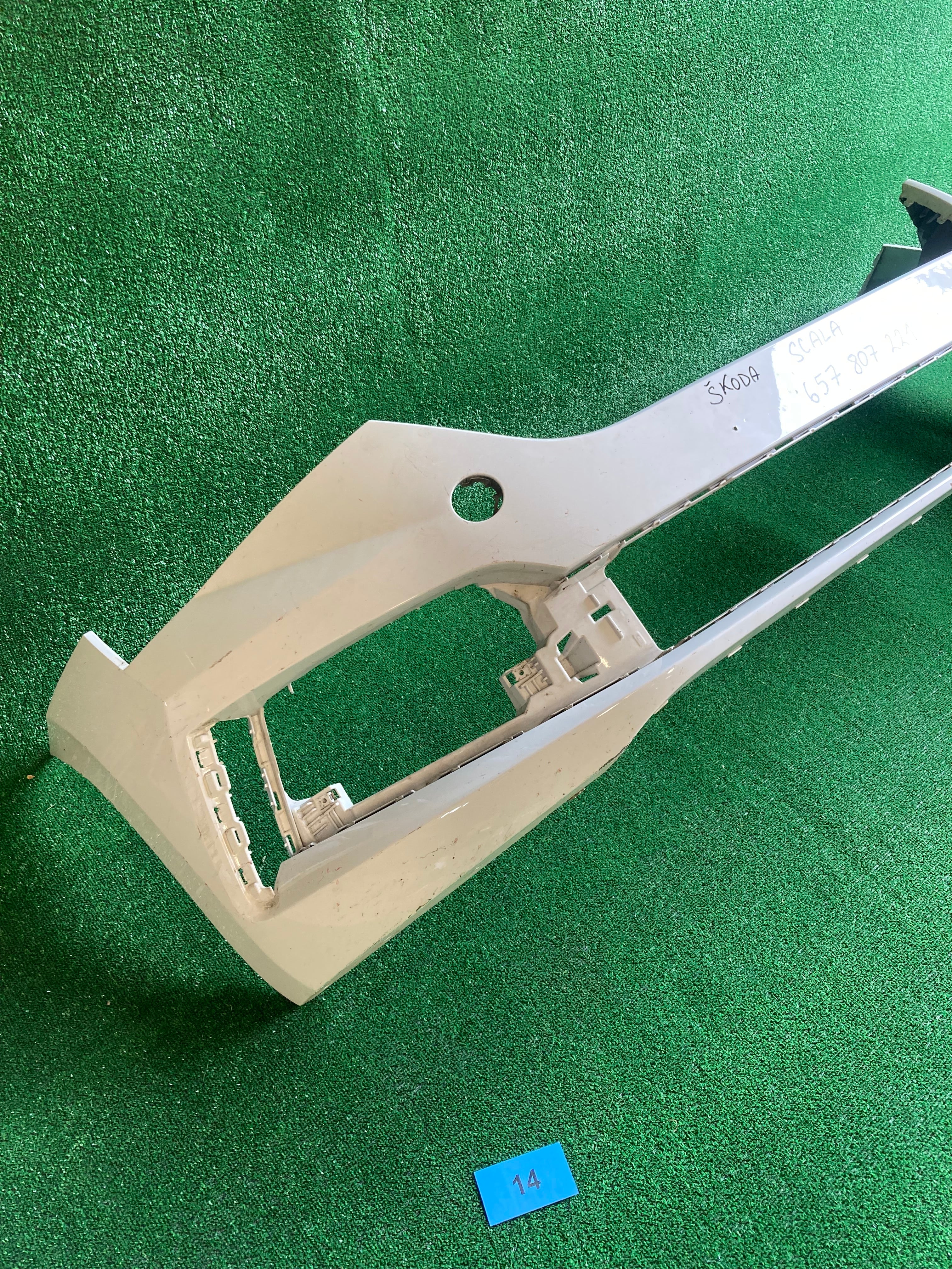 Přední nárazník ŠKODA SCALA 657807221