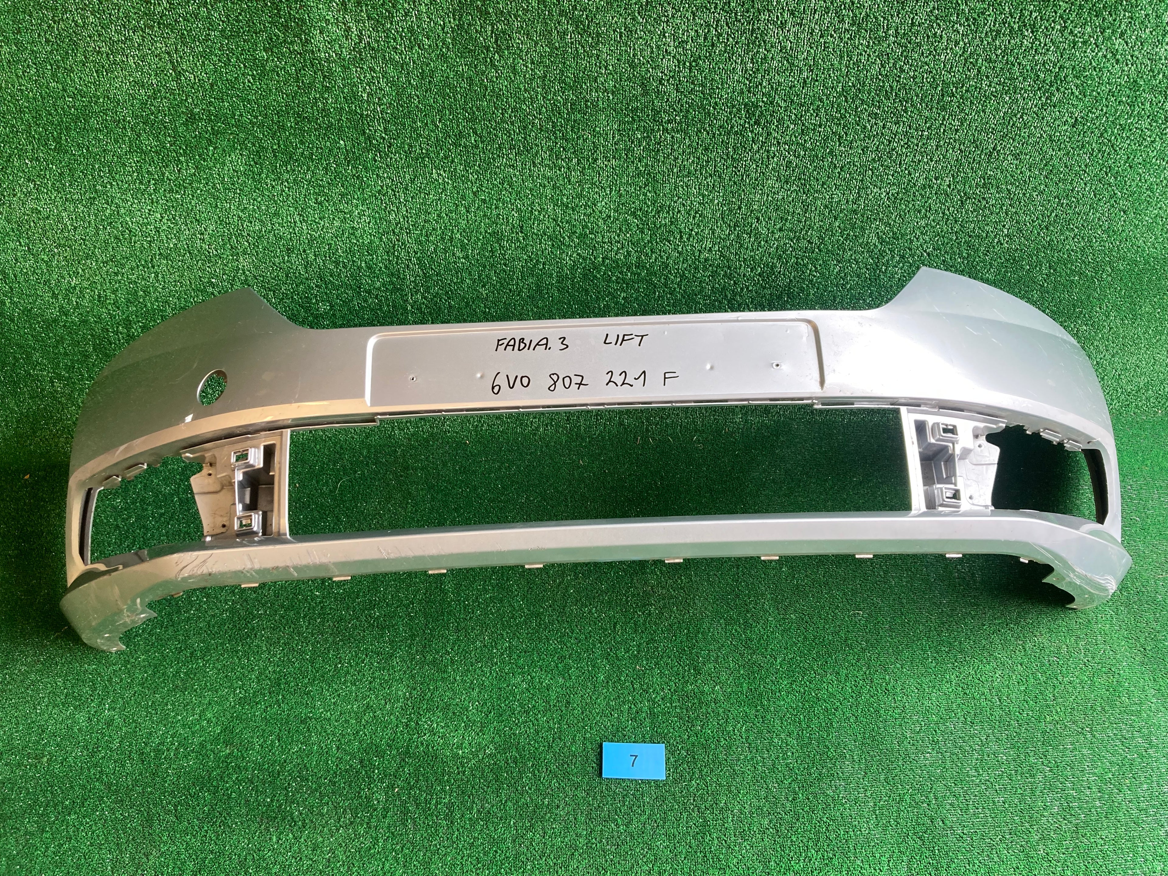 Přední nárazník Škoda Fabia 3 III FACE 6V0807221F