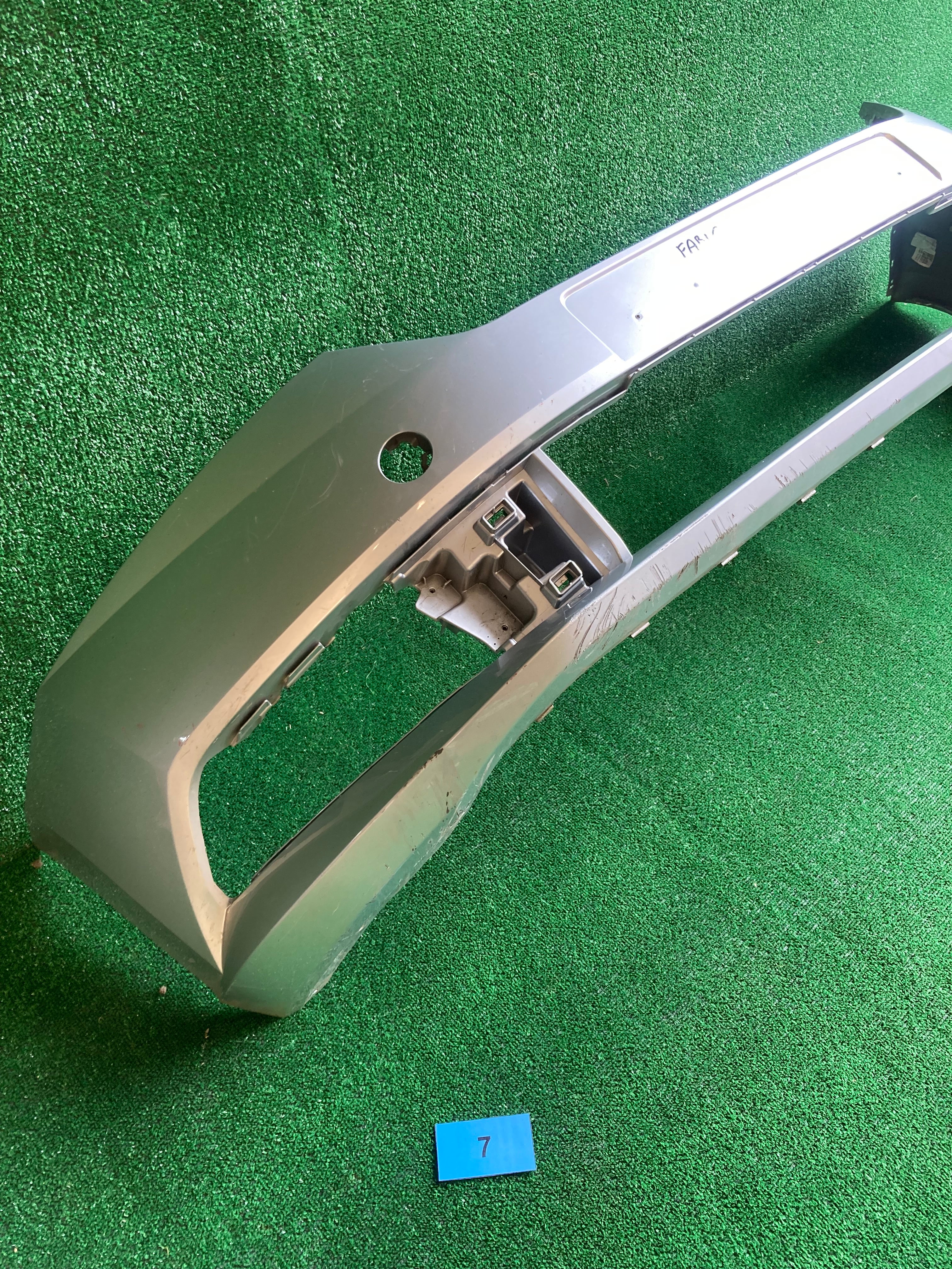 Přední nárazník Škoda Fabia 3 III FACE 6V0807221F