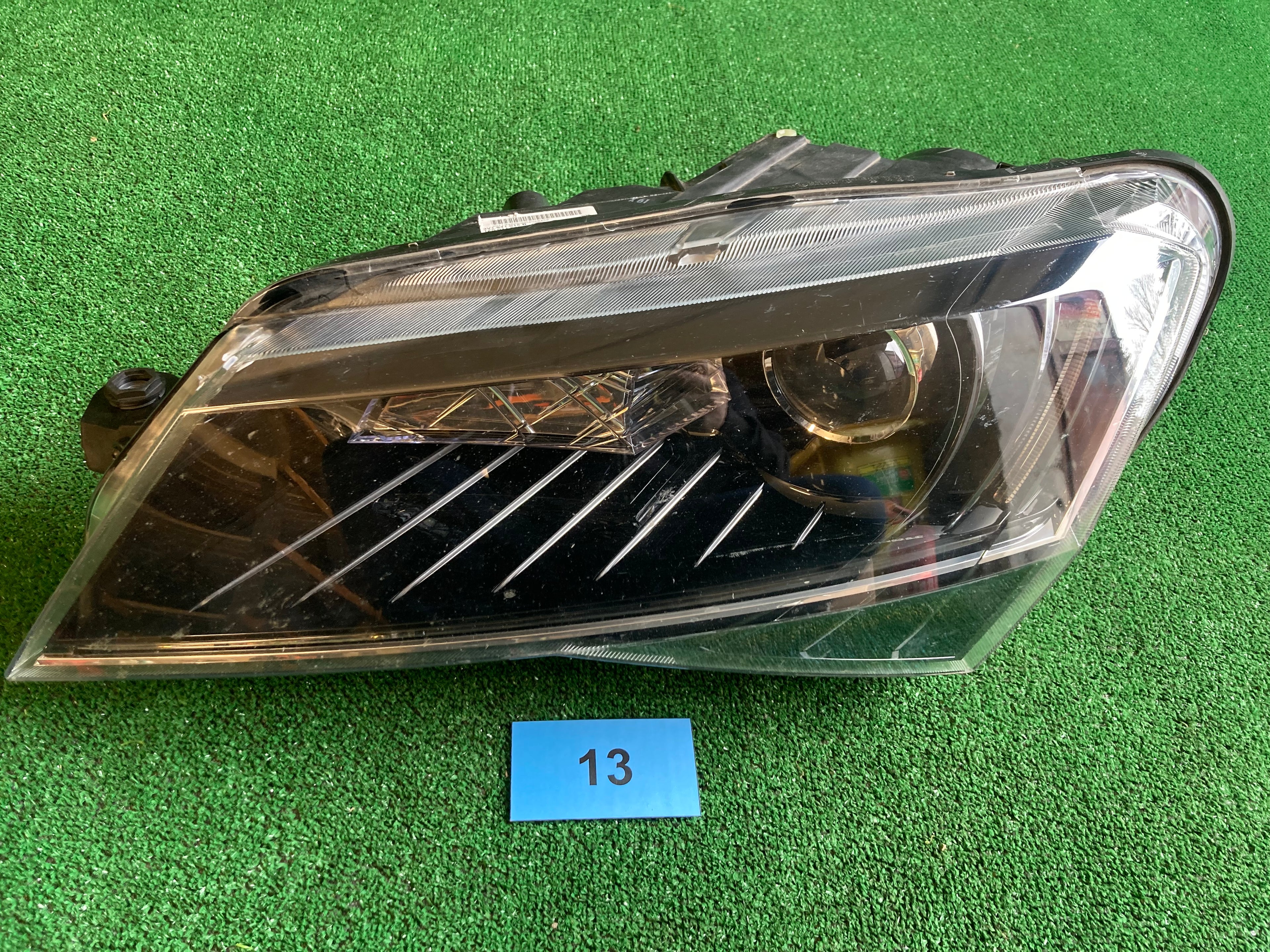 Xenon levý Škoda Superb III 3V1941015B