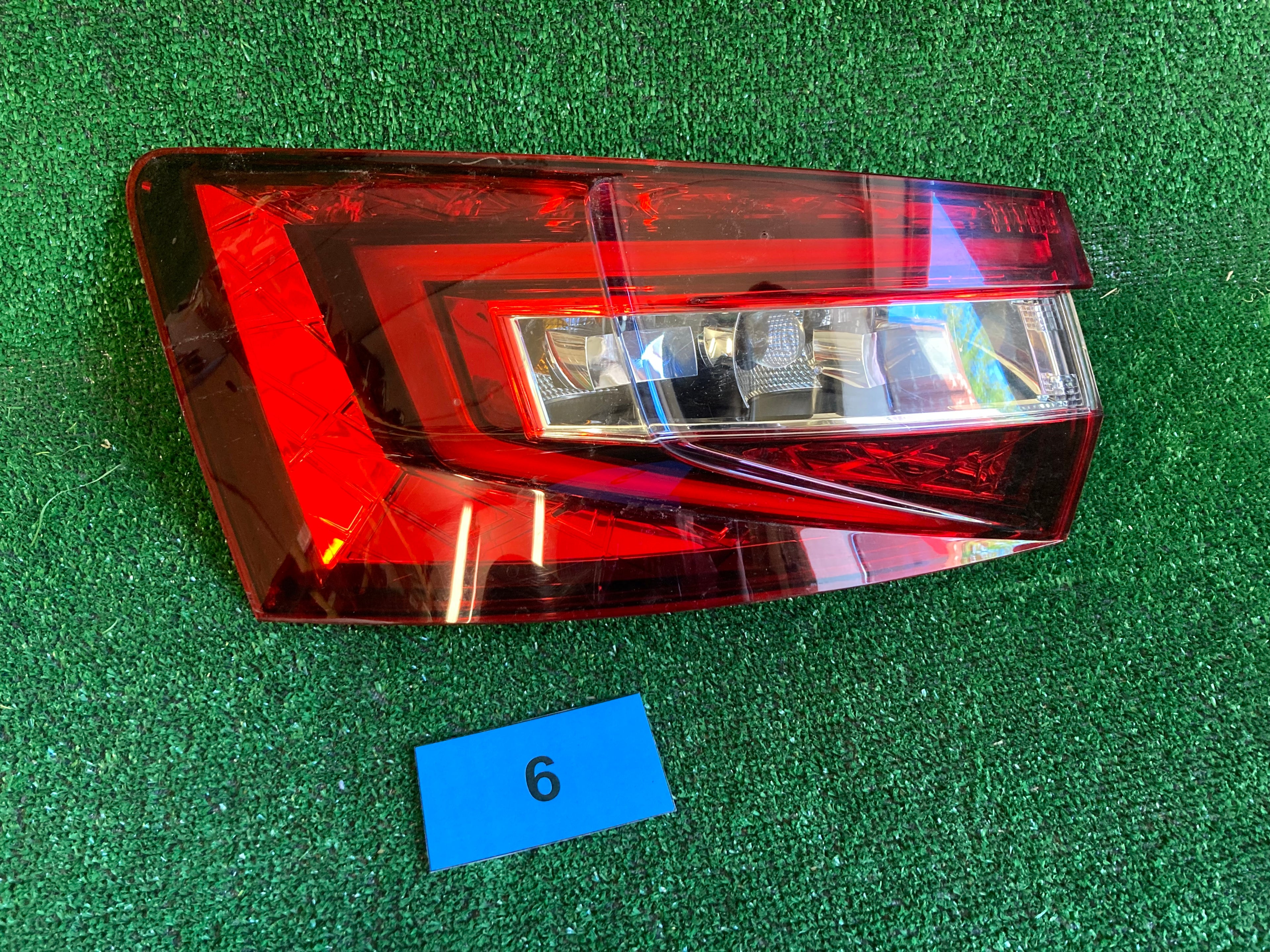 ŠKODA SUPERB III, 3 COMBI ,Leva zadní LAMPA , 3V9945207