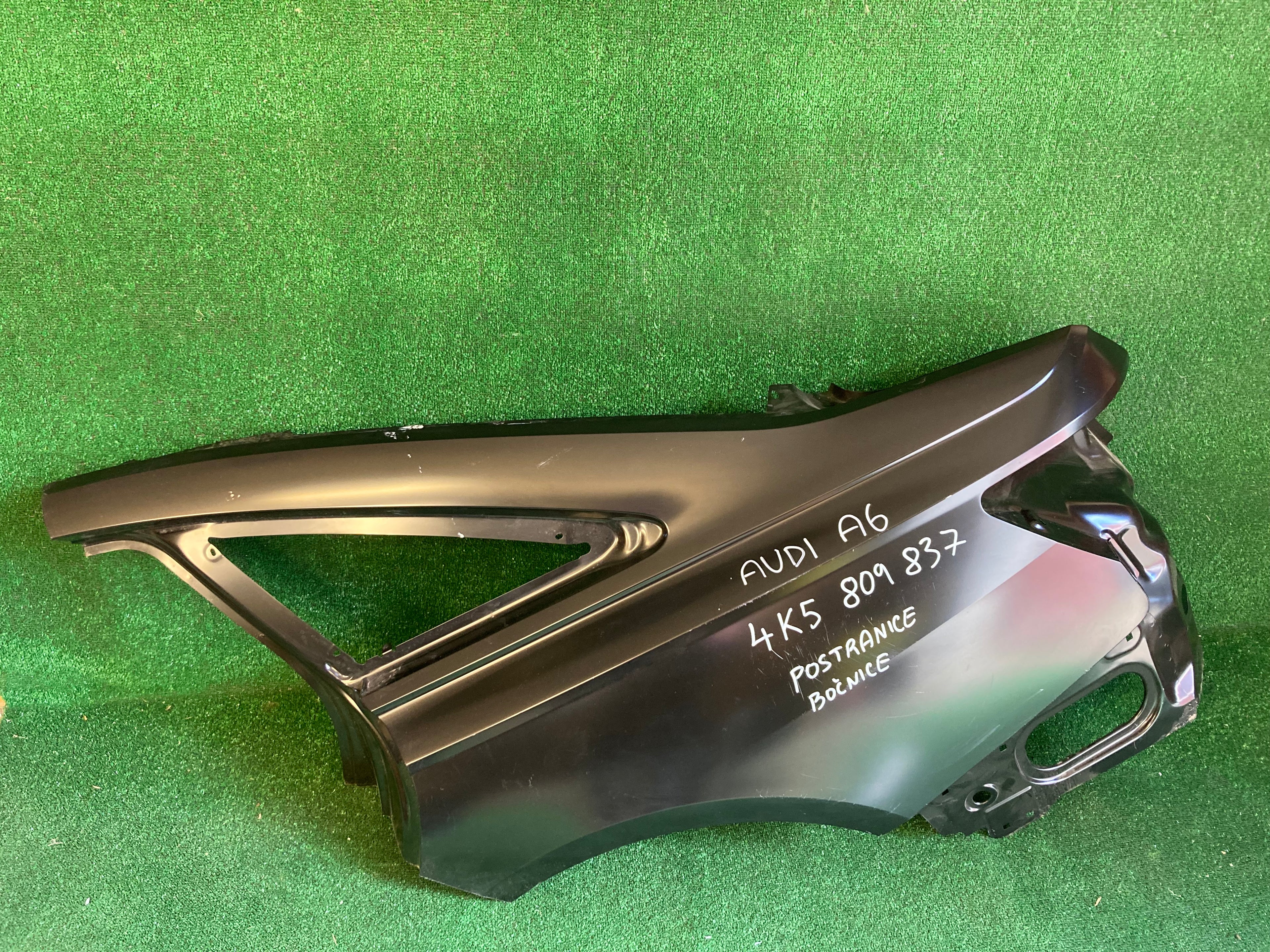 Bočnice Audi A6 4K5 809 837