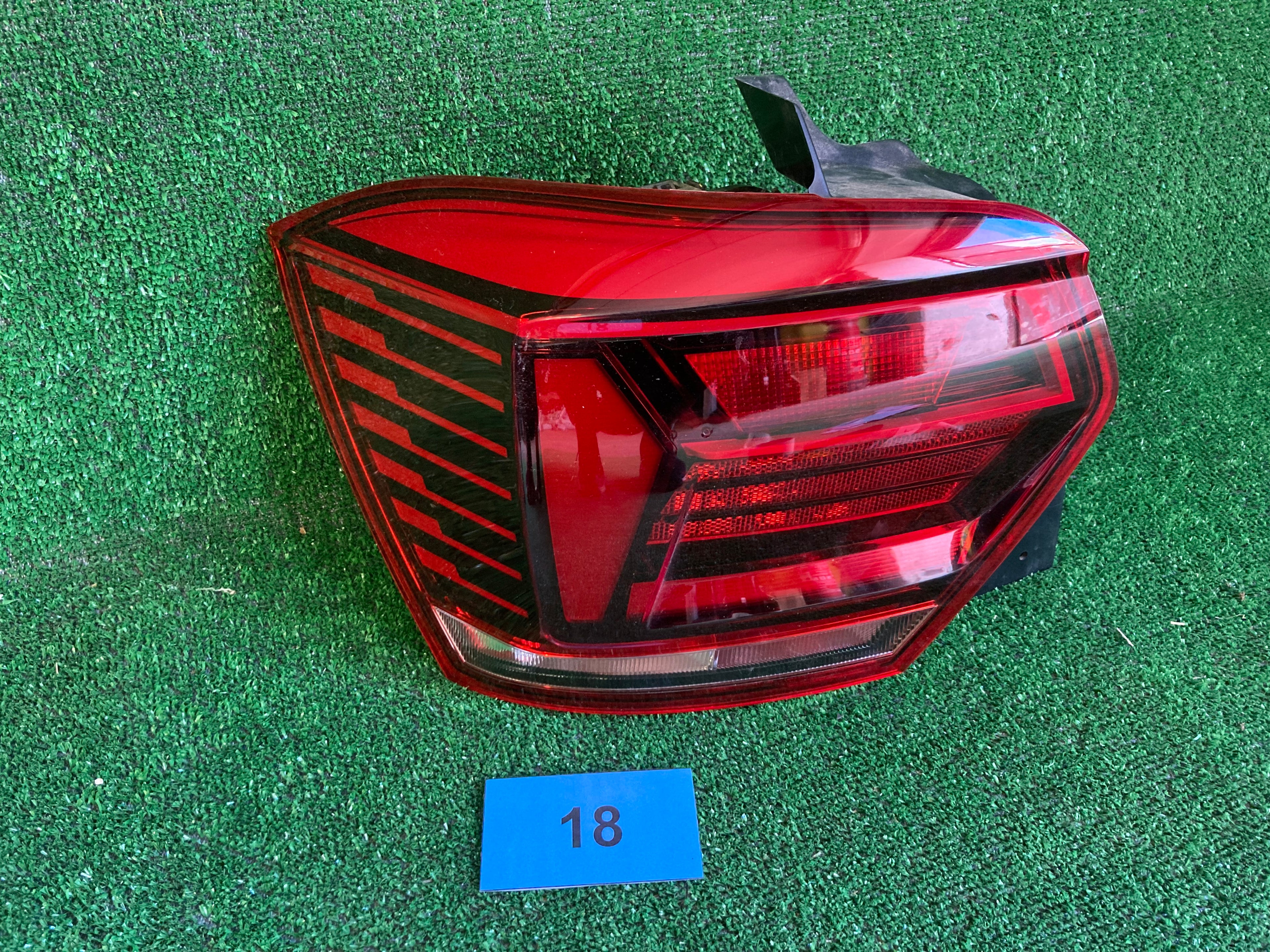 2GS945095A LEVÉ zadní světlo VW POLO