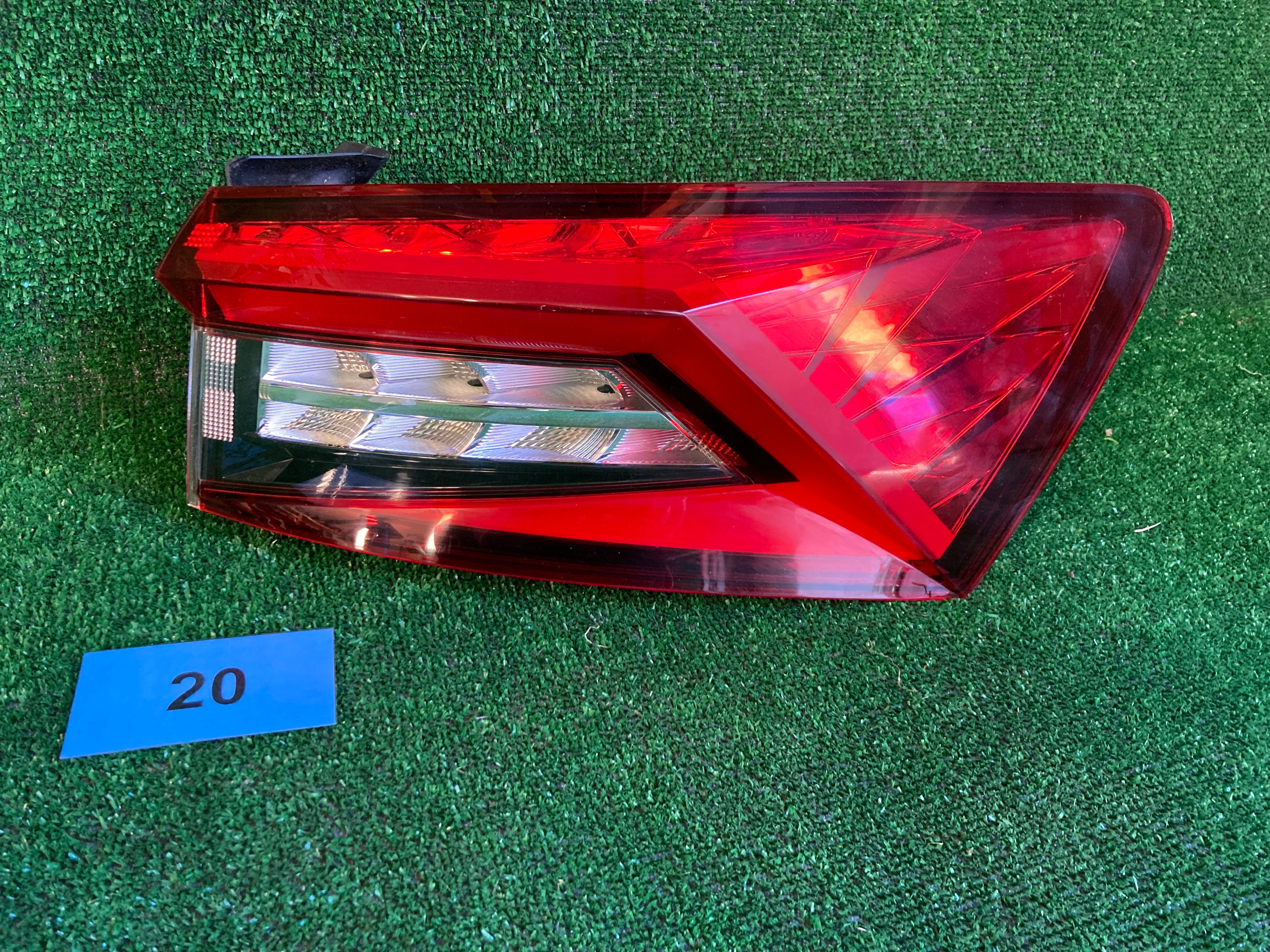 Škoda Kodiaq pravé zadní světlo 565945208A