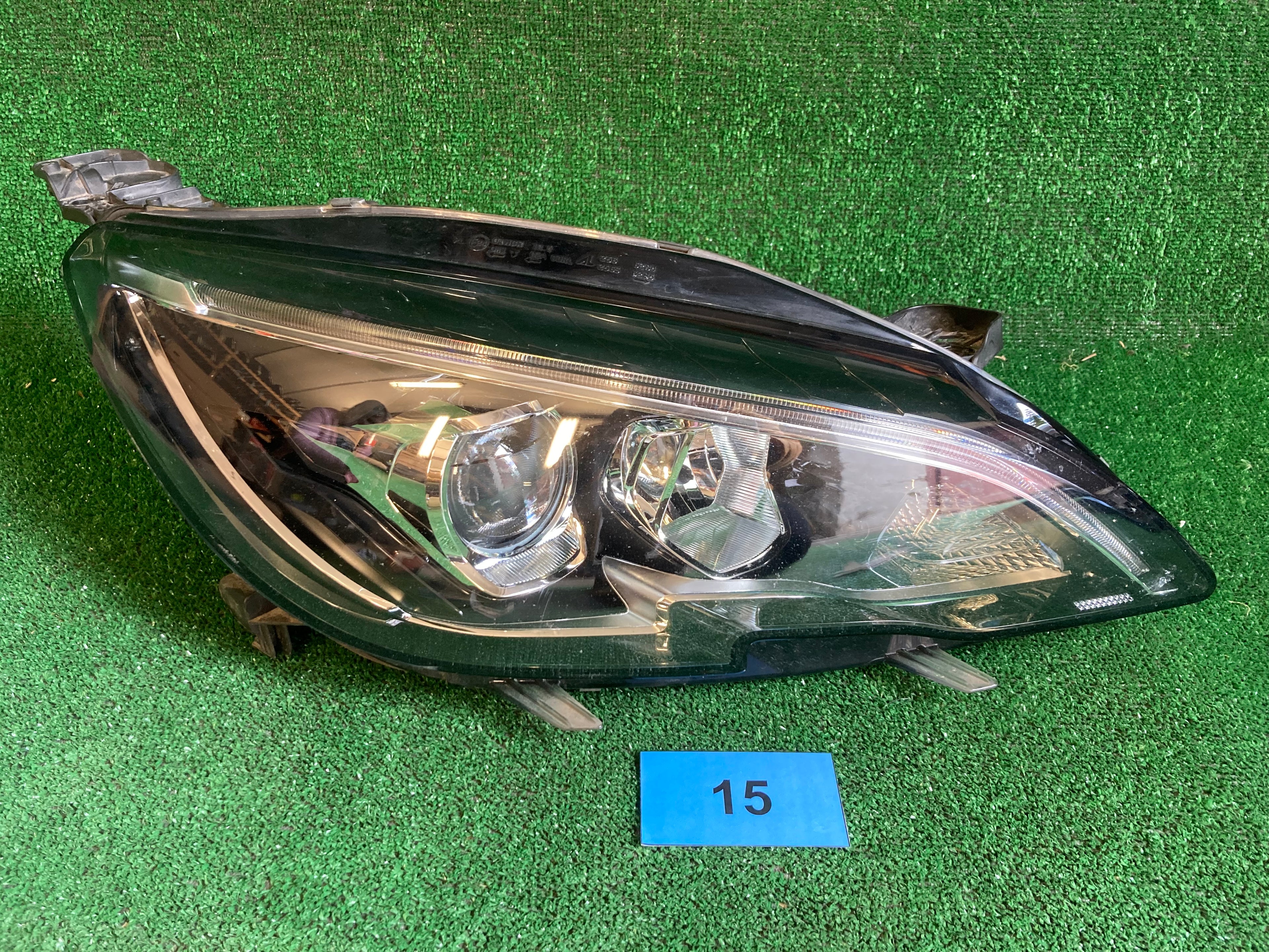 Peugeot pravé přední světlo  98169905