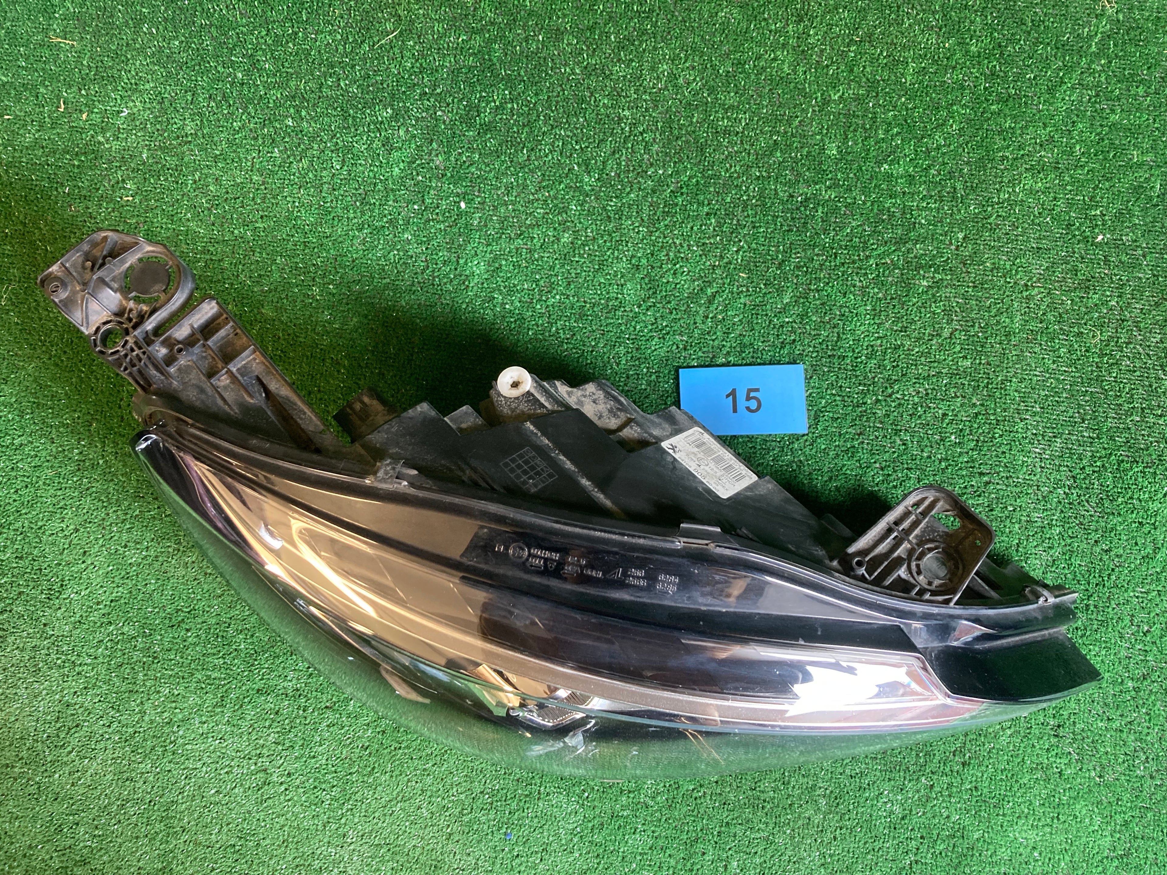 Peugeot pravé přední světlo  98169905