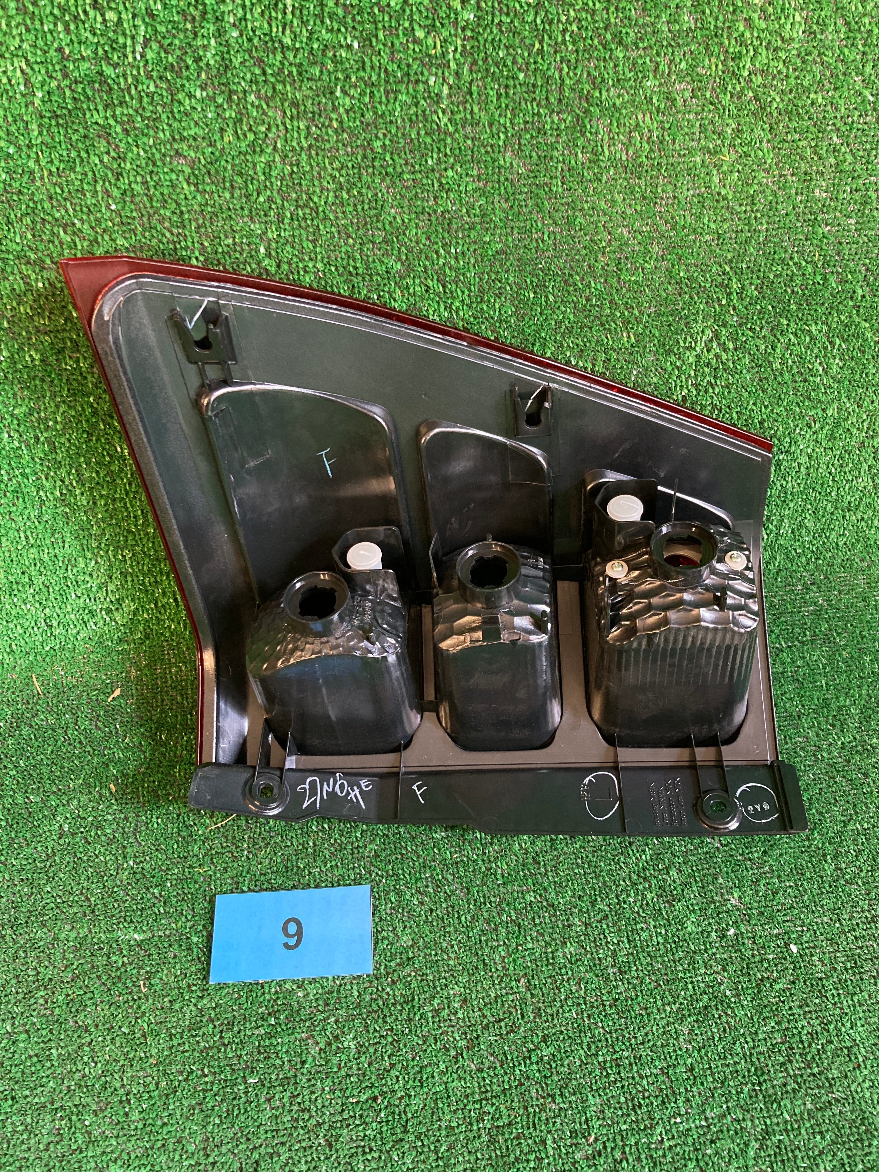 SUZUKI GRAND VITARA II Zadní světlo pravé- malá prasklina