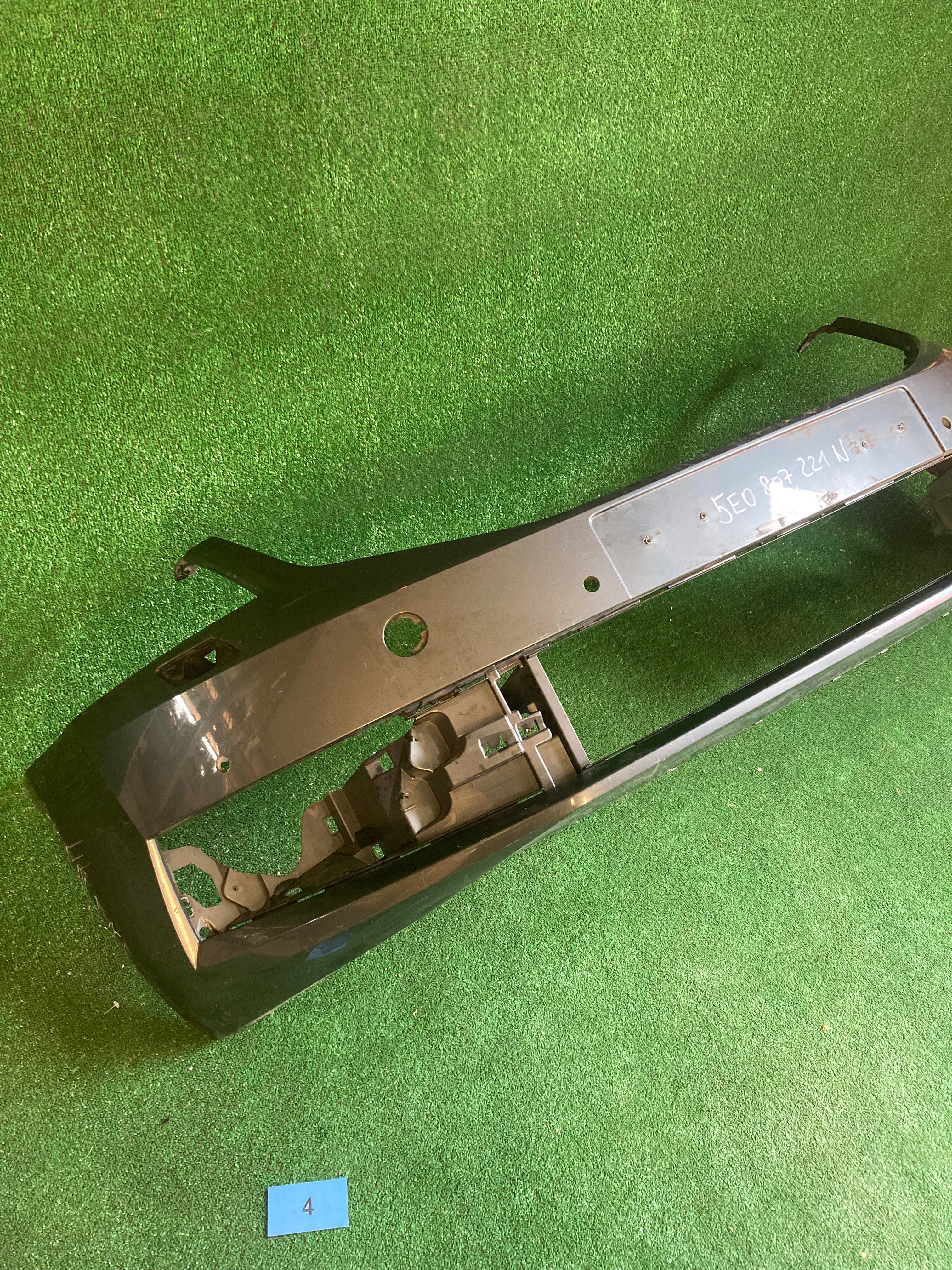 Přední nárazník Škoda Octavia III, 3 face 5e0807221n