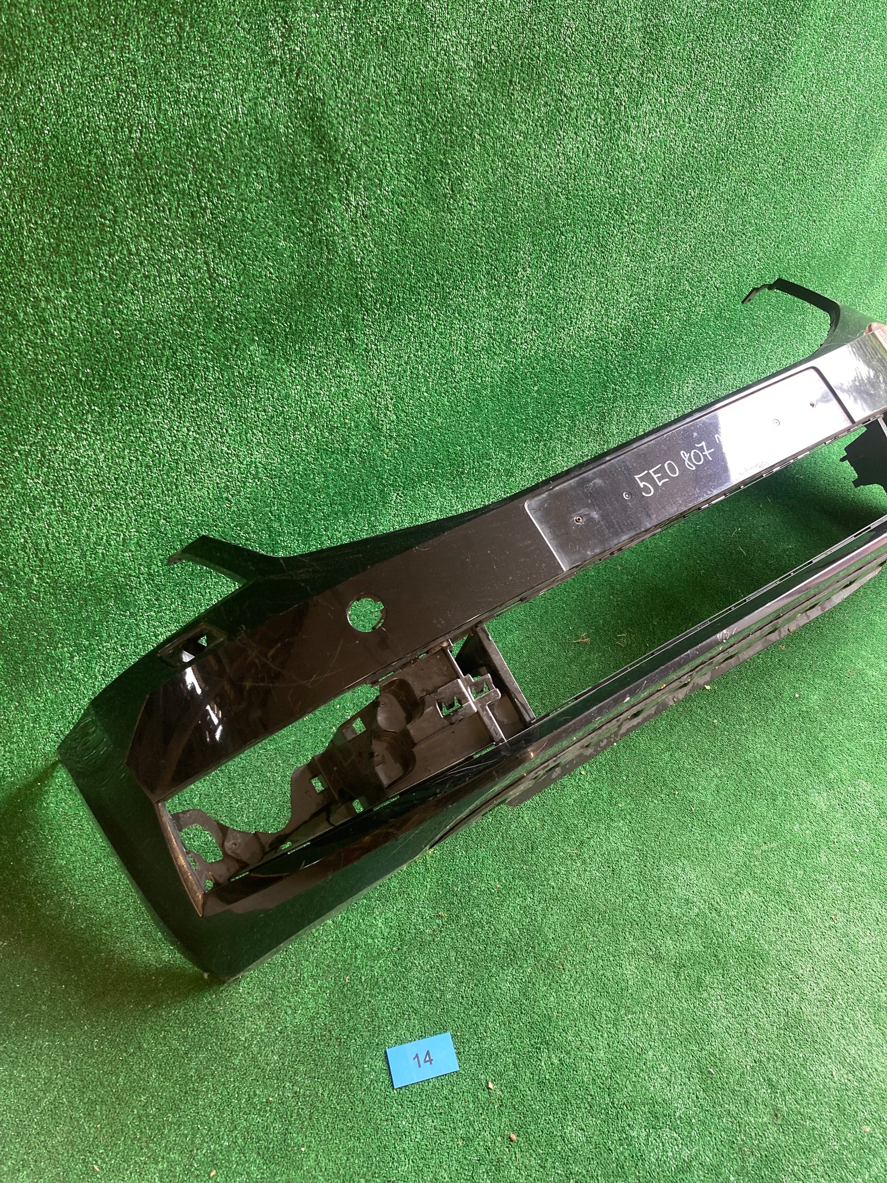 Přední nárazník Škoda Octavia III, 3 face 5e0807221n