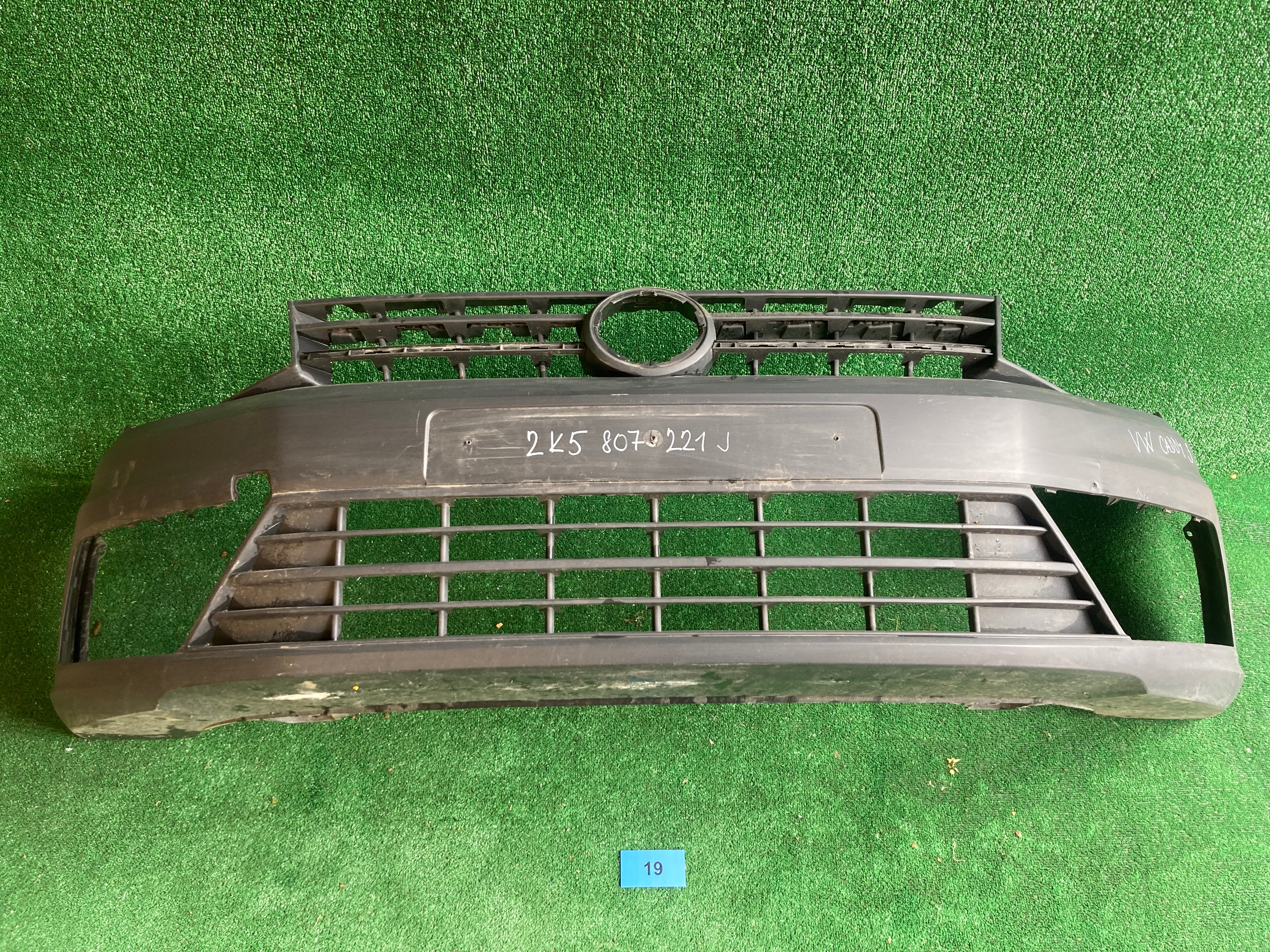 VW Caddy přední nárazník 2K5807221J