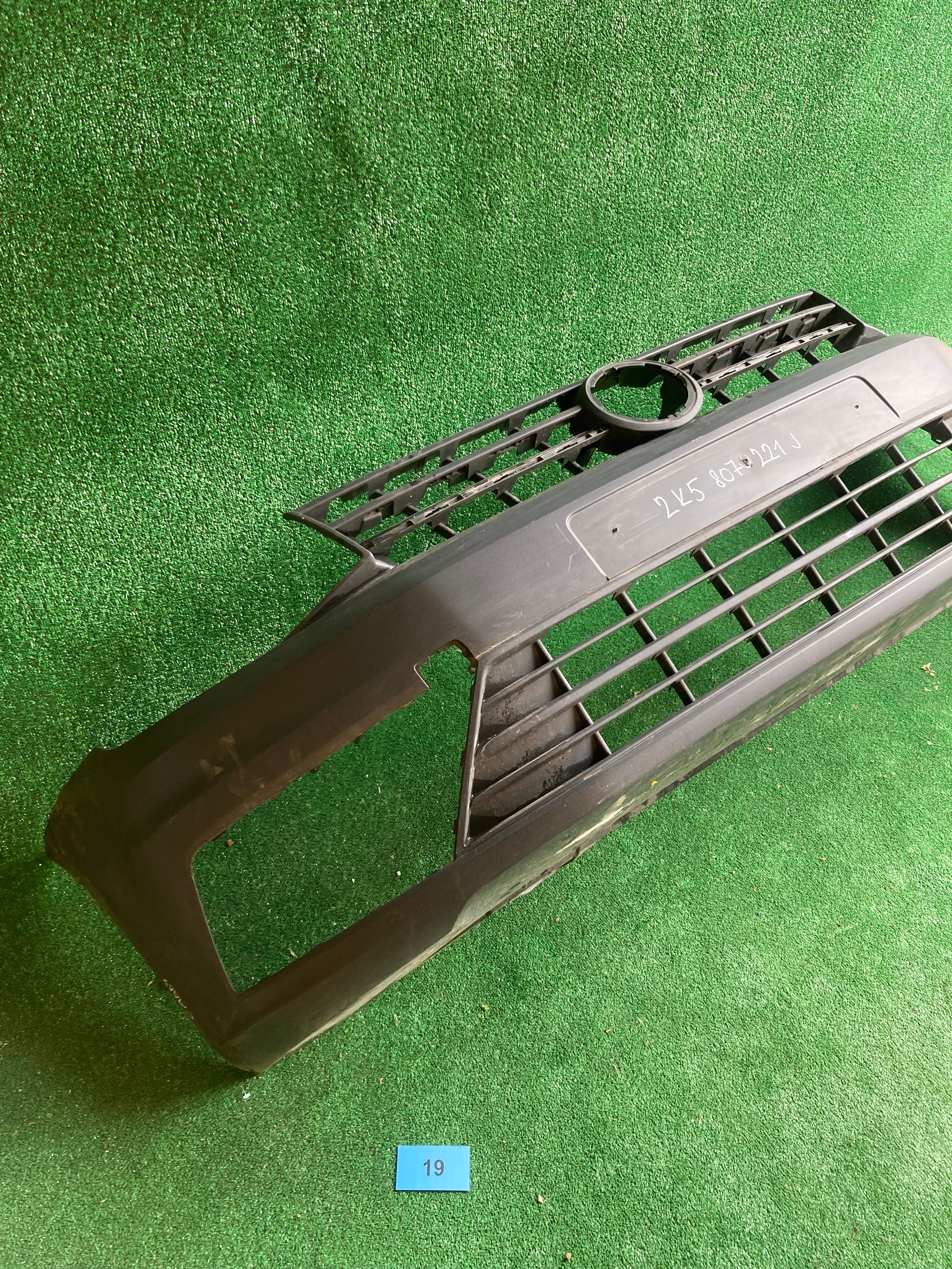 VW Caddy přední nárazník 2K5807221J