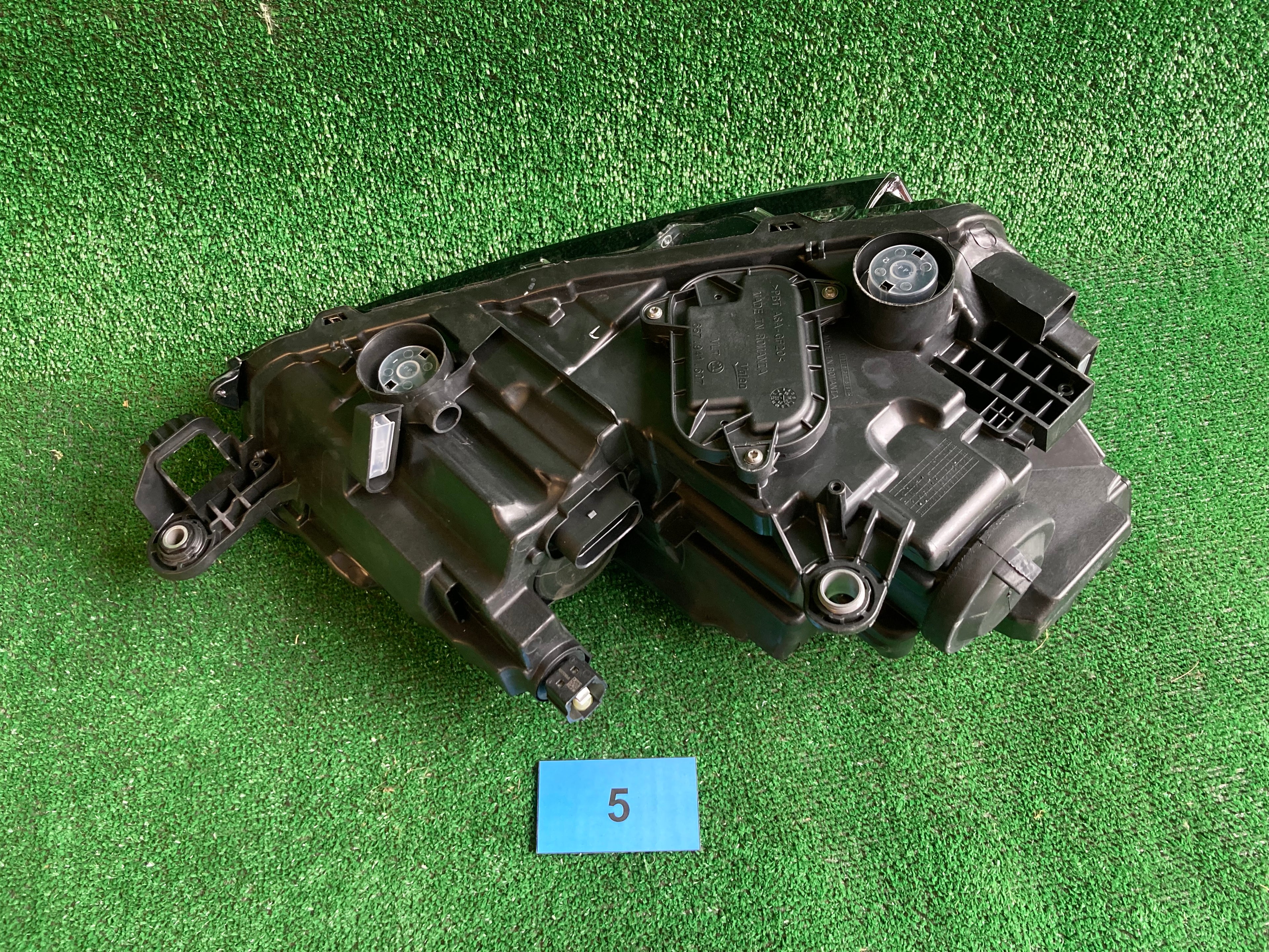 657941015 přední levé světlo Škoda Scala