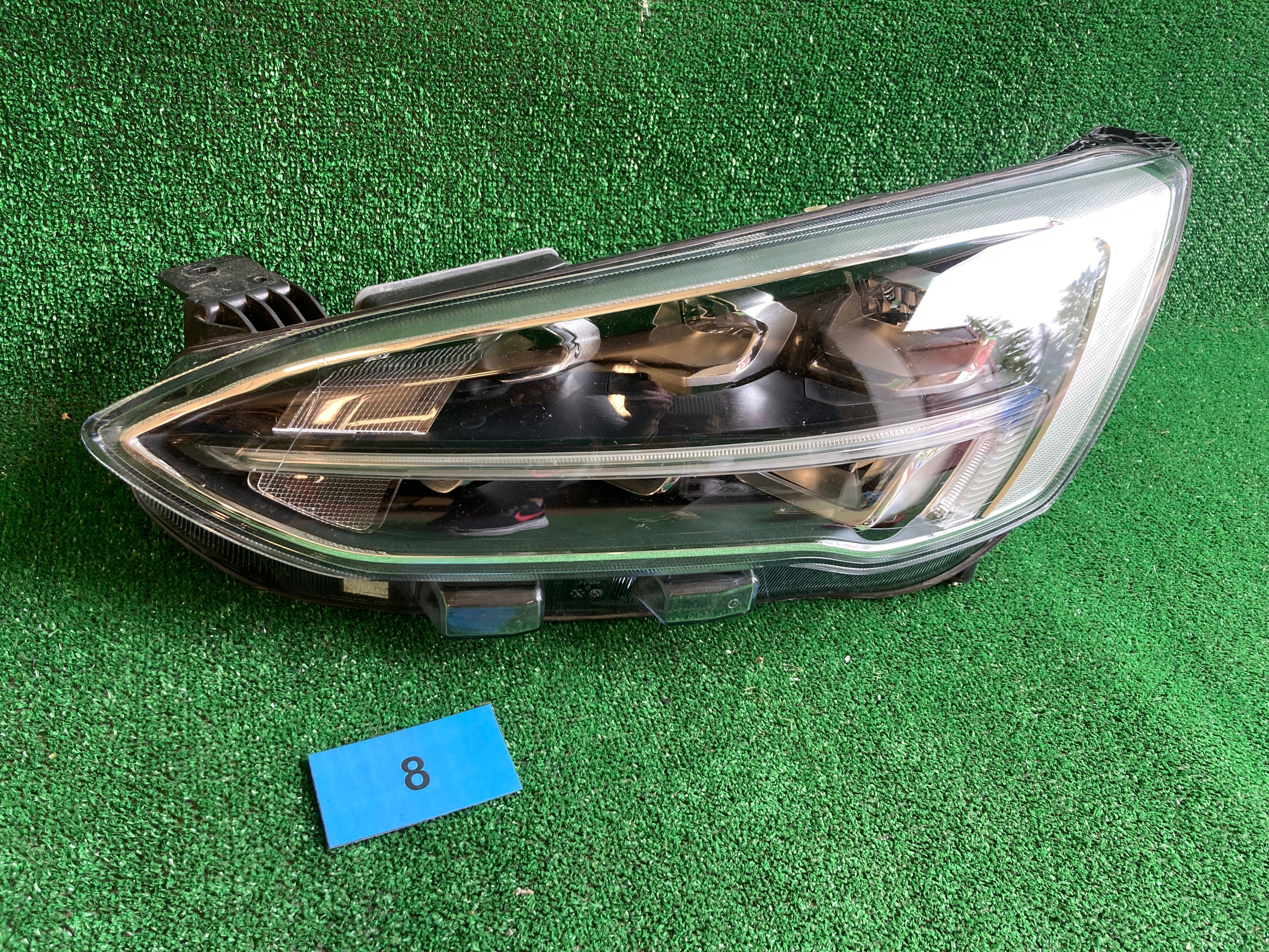 Světlo levé Ford Focus 4, číslo dílu JX7B13E015AE