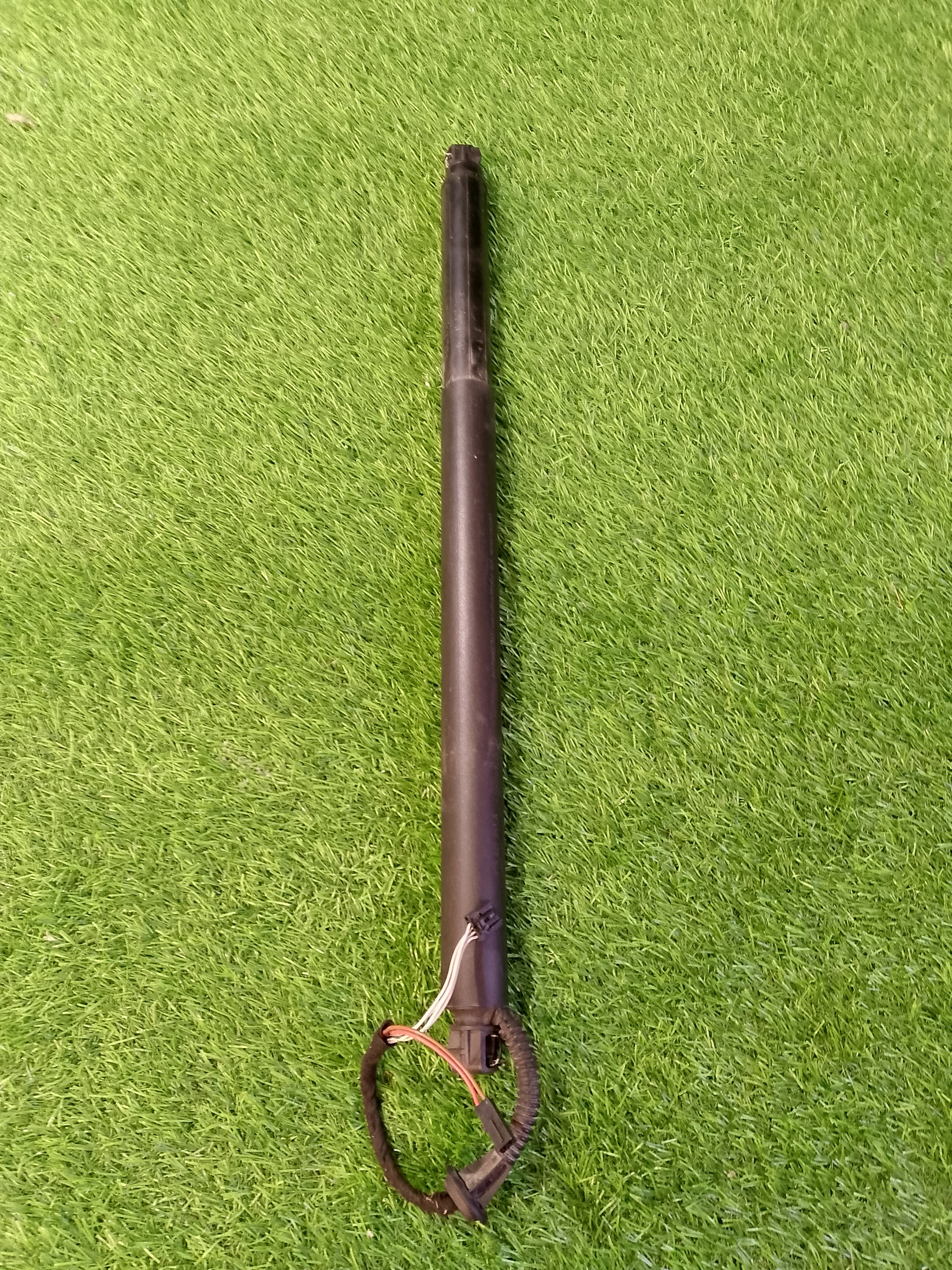 Elektrická vzpěra Škoda Superb II-2, 3T9827851A