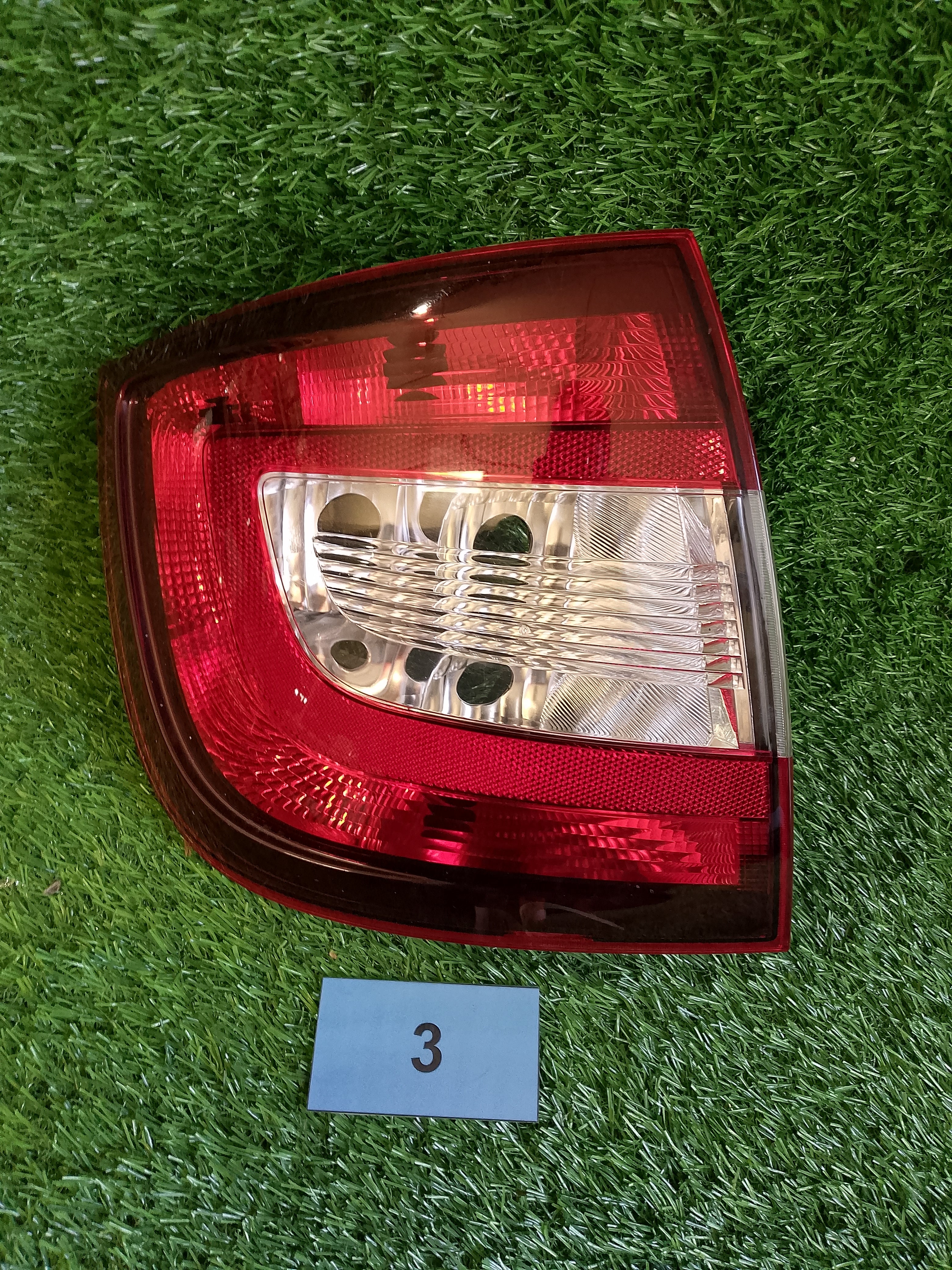 Škoda Rapid levé zadní světlo 5JH945095A