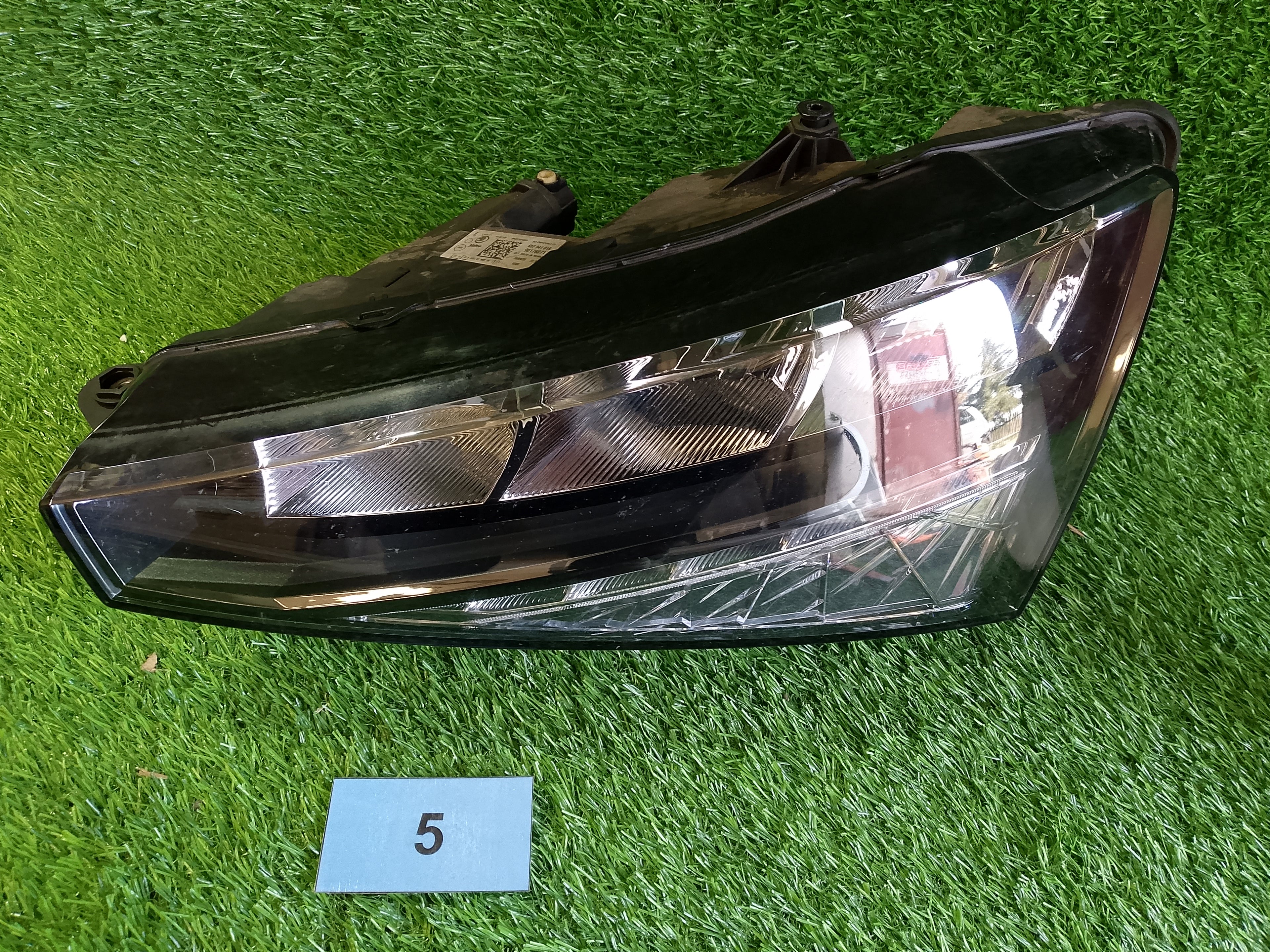 Přední levé světlo Škoda Scala 657941015