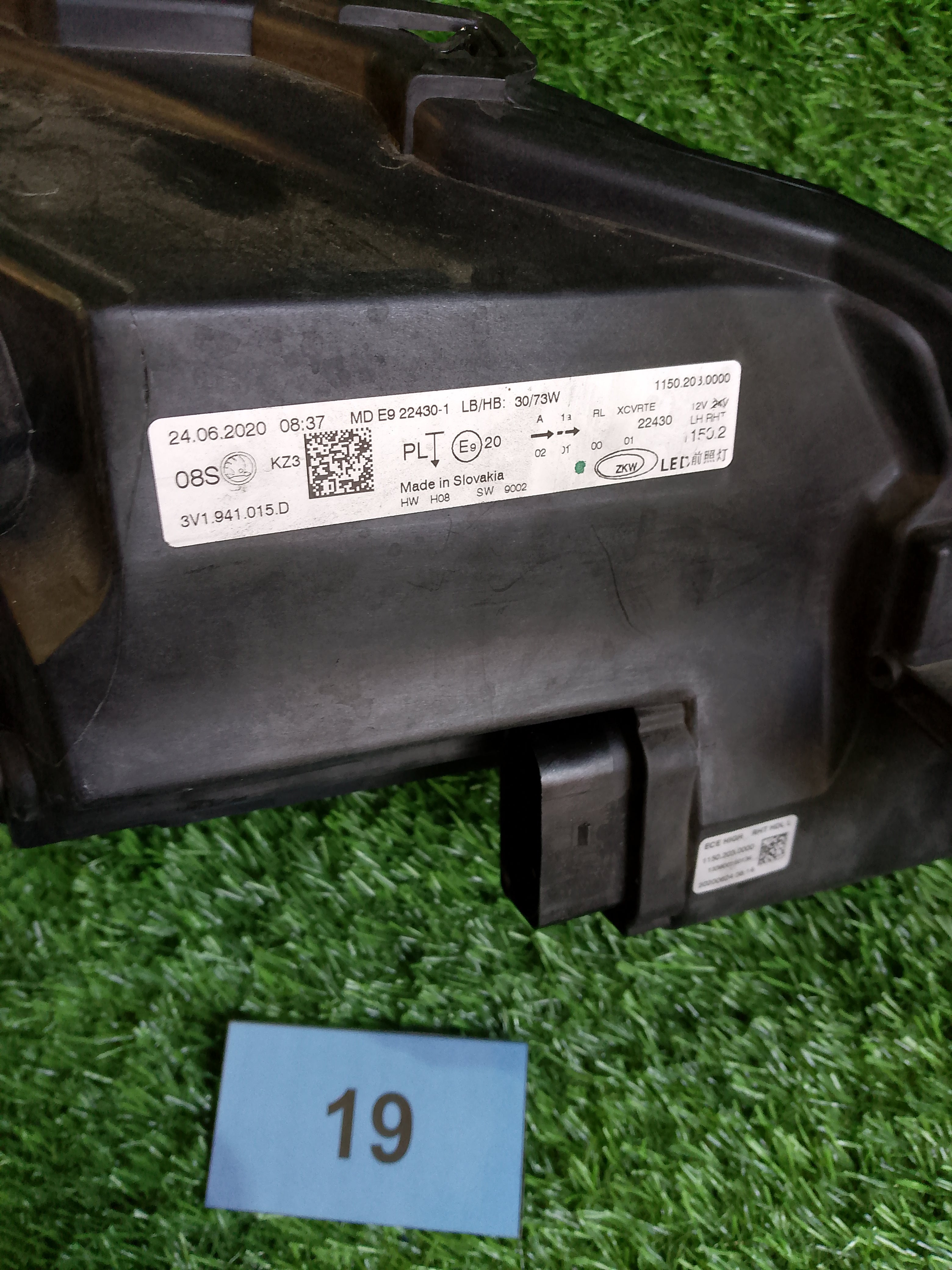 ŠKODA SUPERB III, 3 FACE levé světlo 3V1941015D