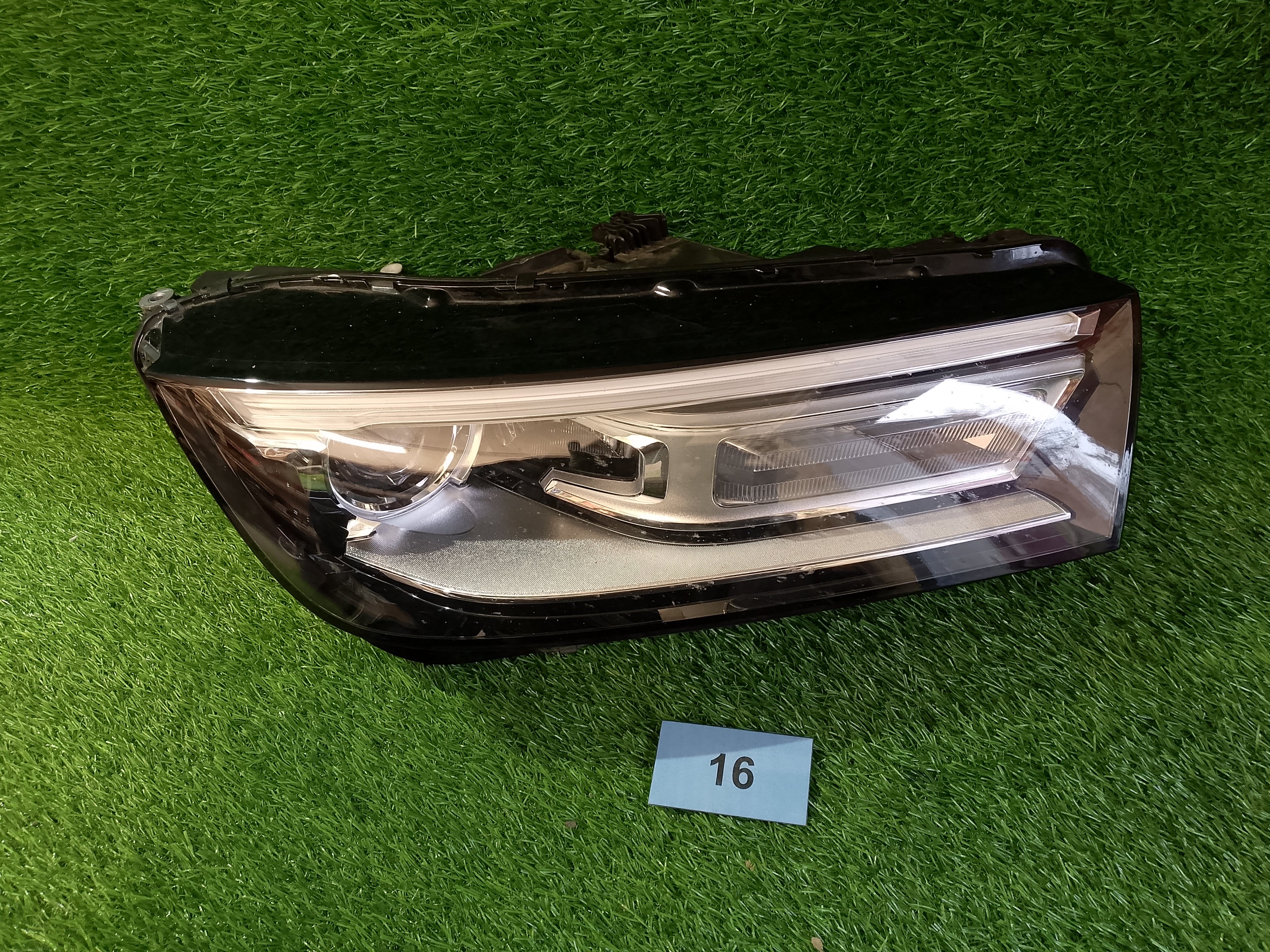 Přední pravé světlo Audi Q5 80A941006