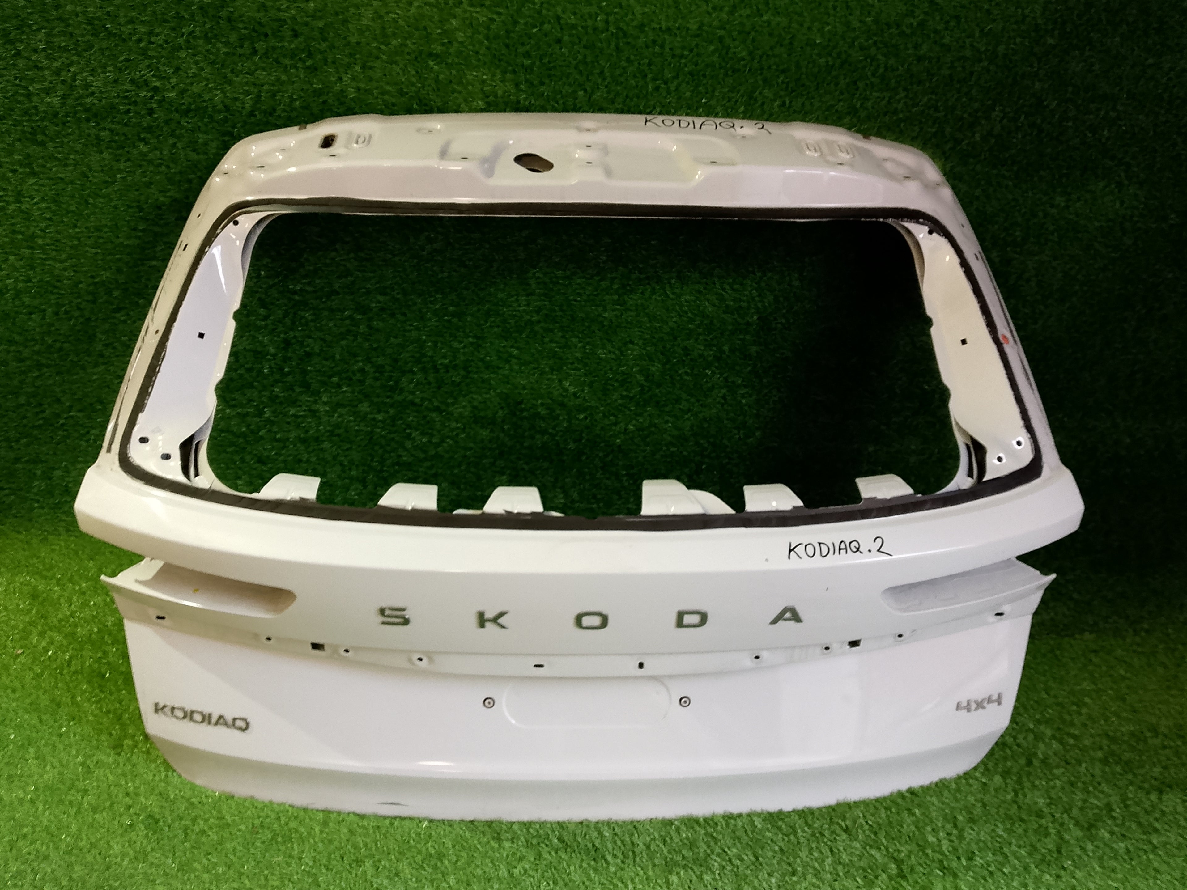 Škoda Kodiaq facelift víko kufru bílé