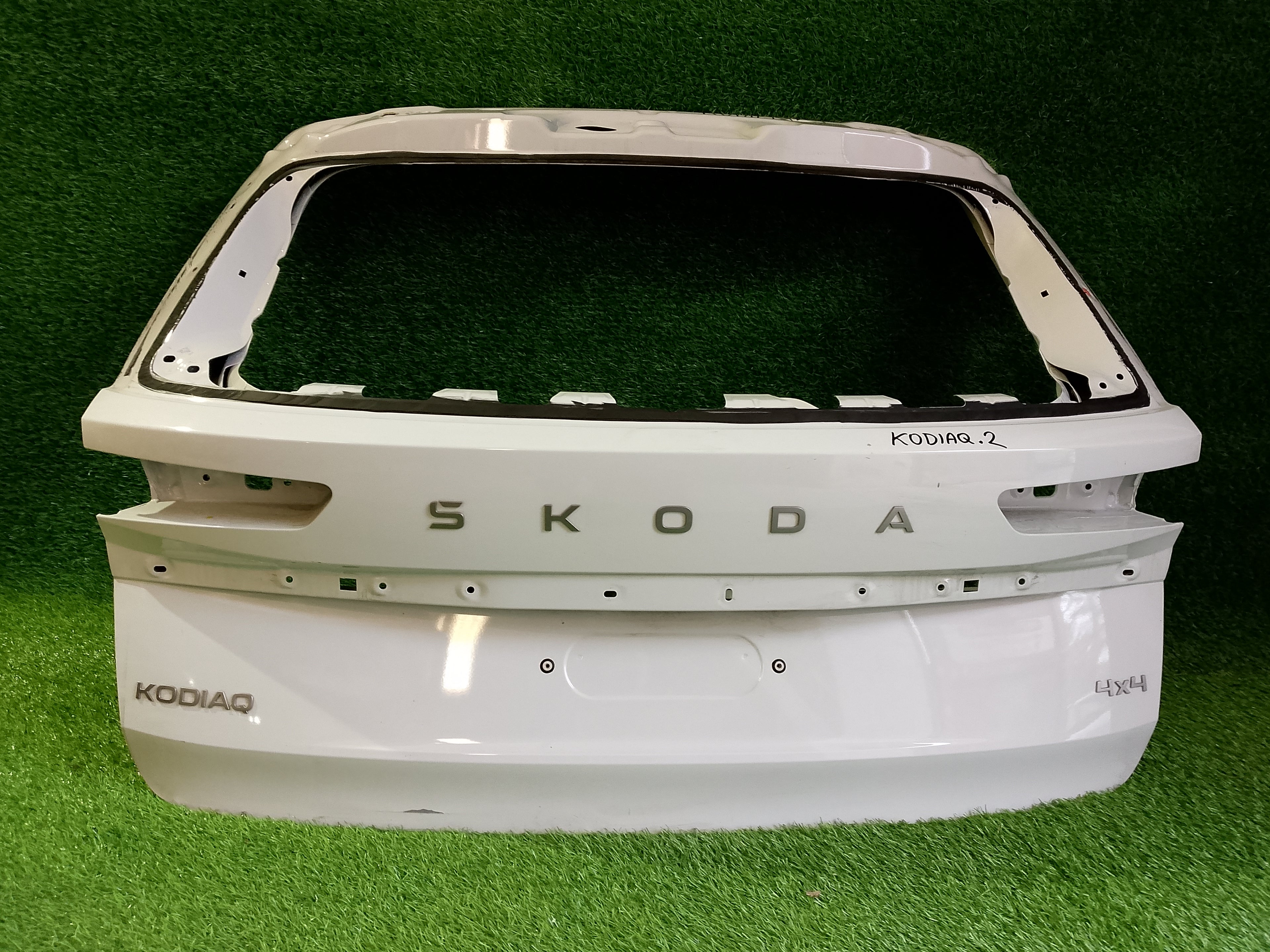 Škoda Kodiaq facelift víko kufru bílé