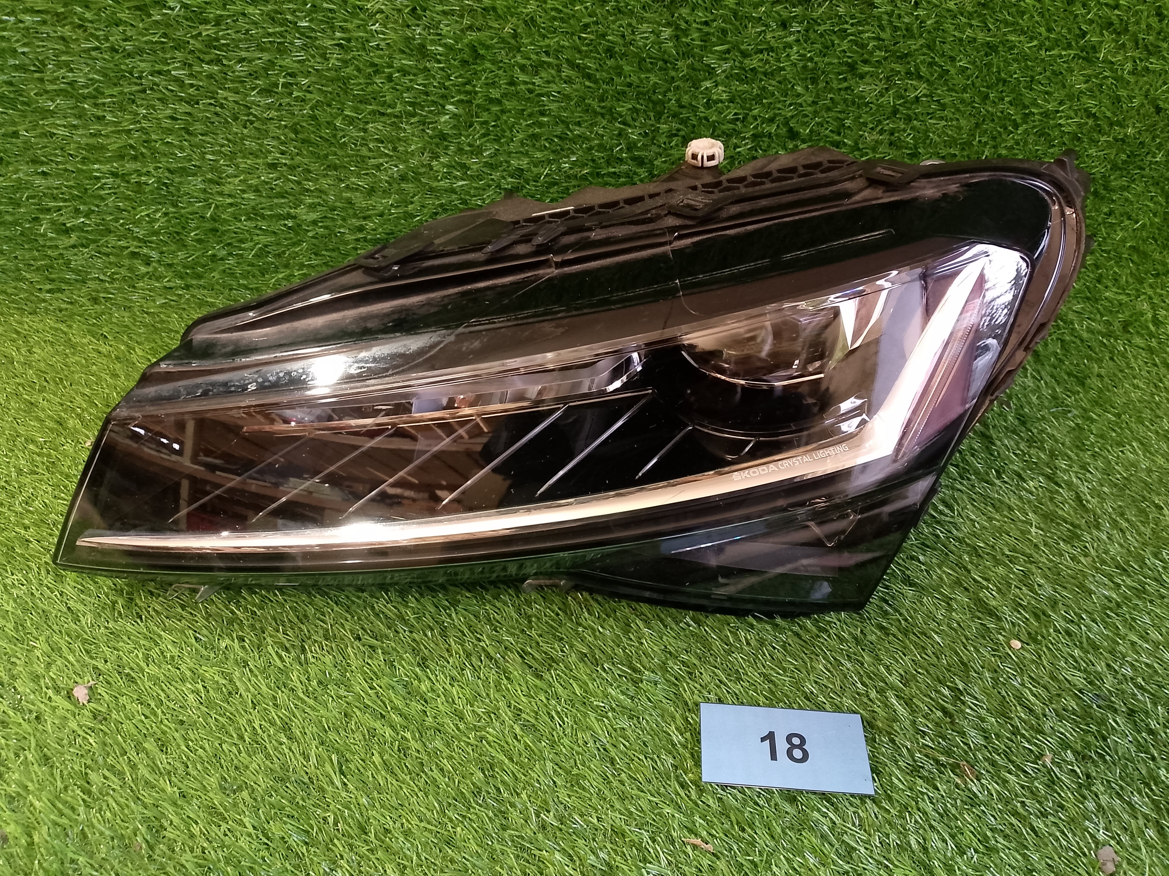 ŠKODA SUPERB III, 3 FACE levé světlo 3V1941015D