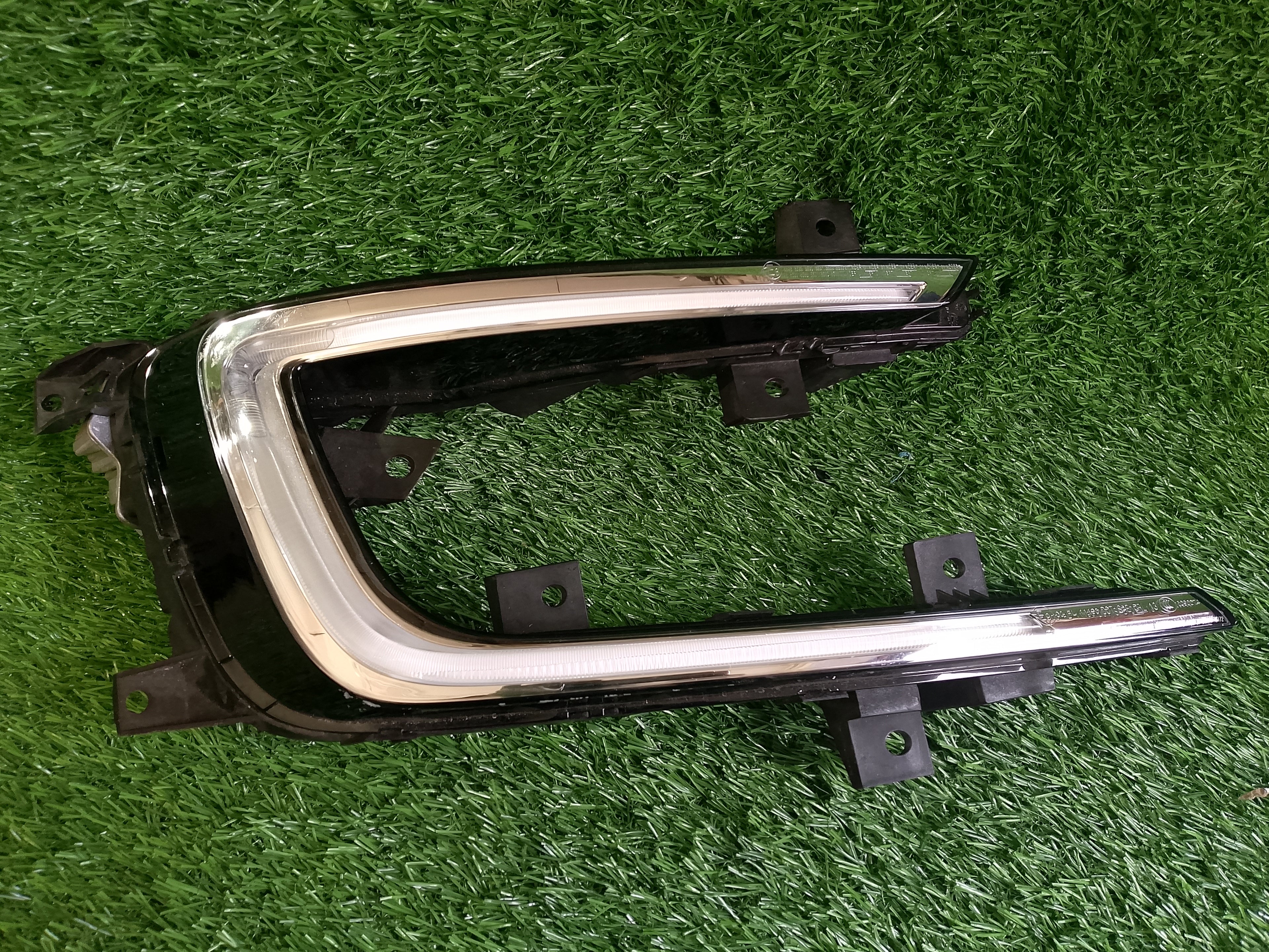 Denní světlo HELLA 2PT 354 843-181