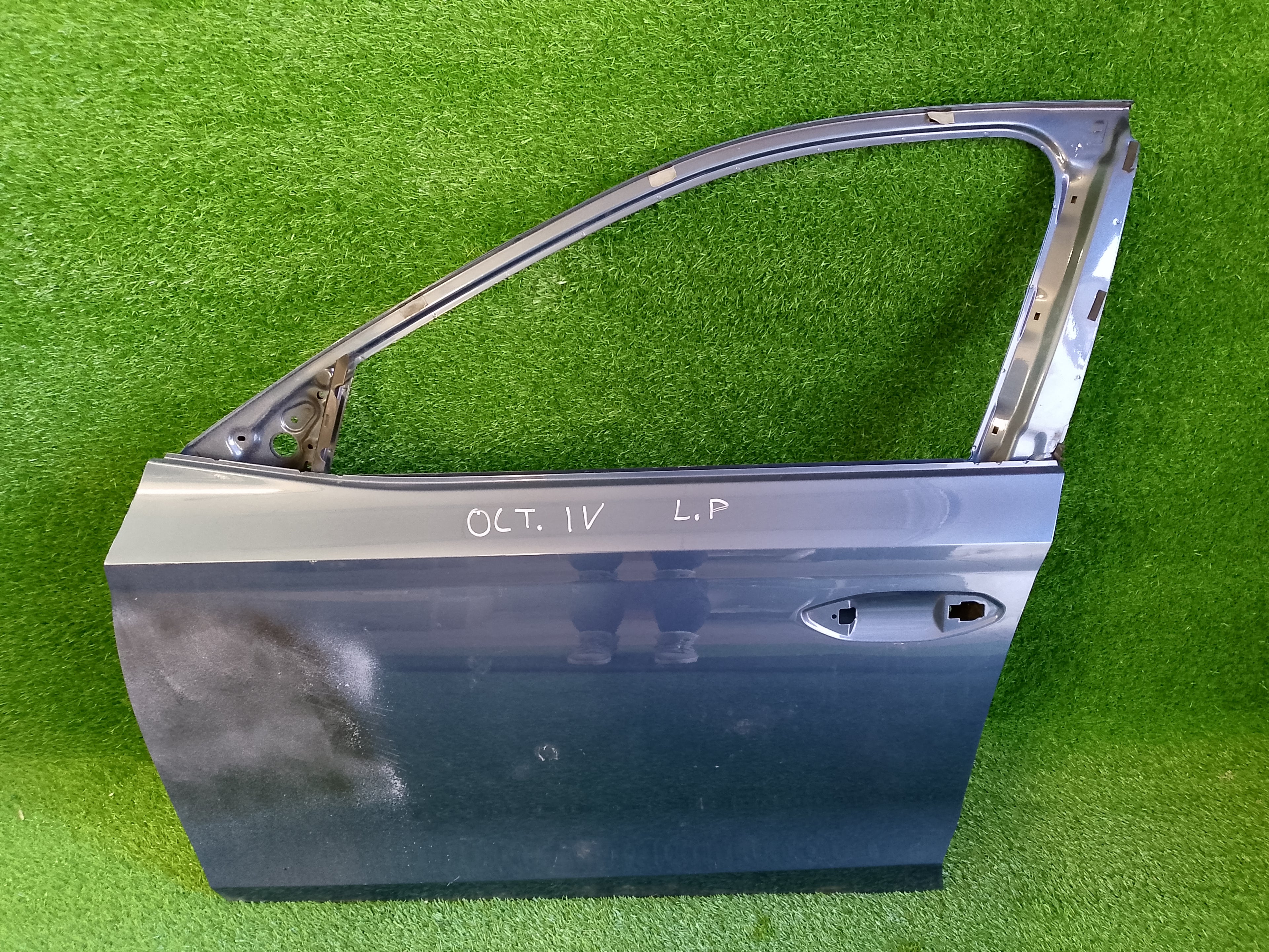 Škoda Octavia IV,4 levé přední dveře