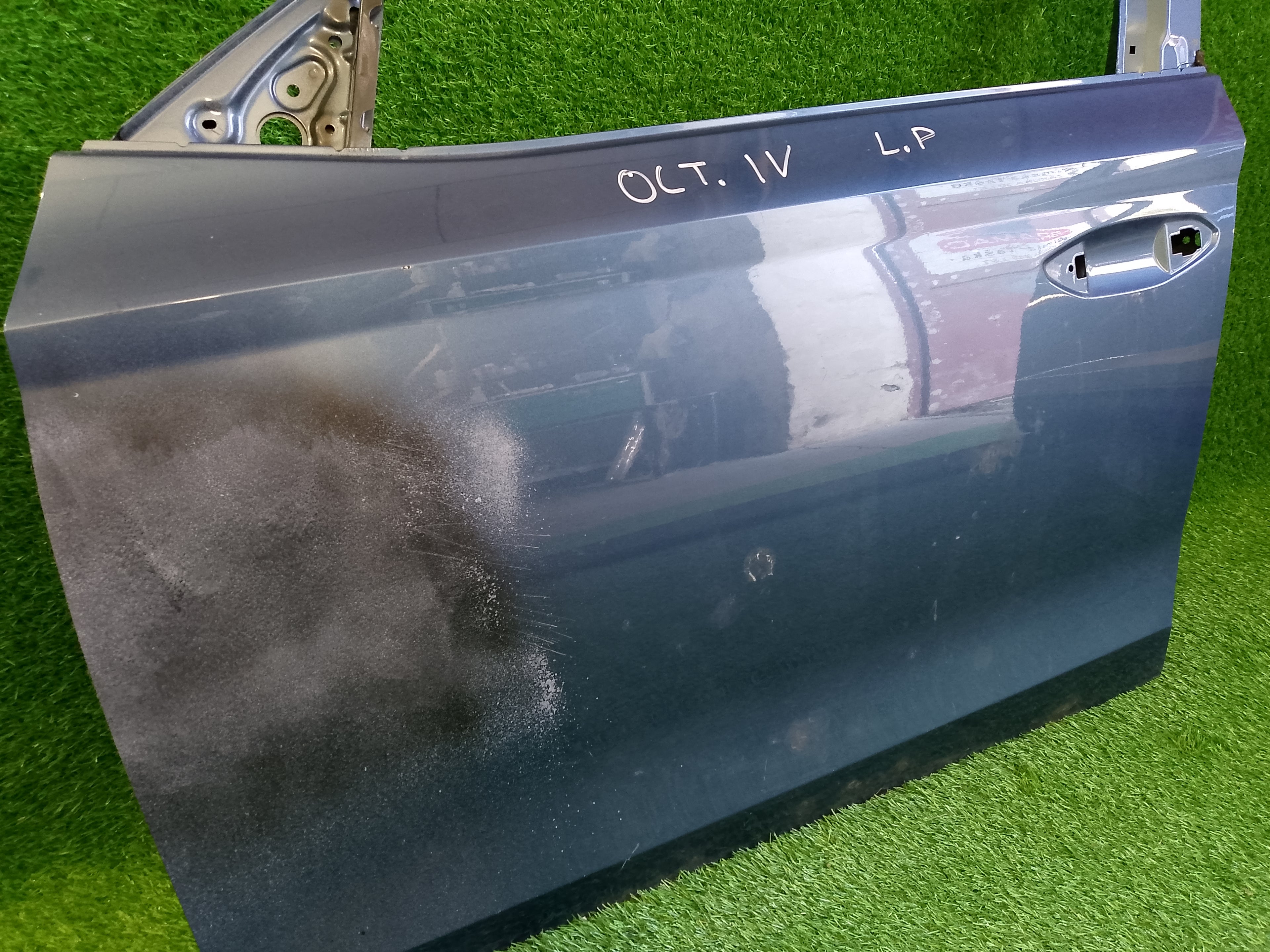 Škoda Octavia IV,4 levé přední dveře