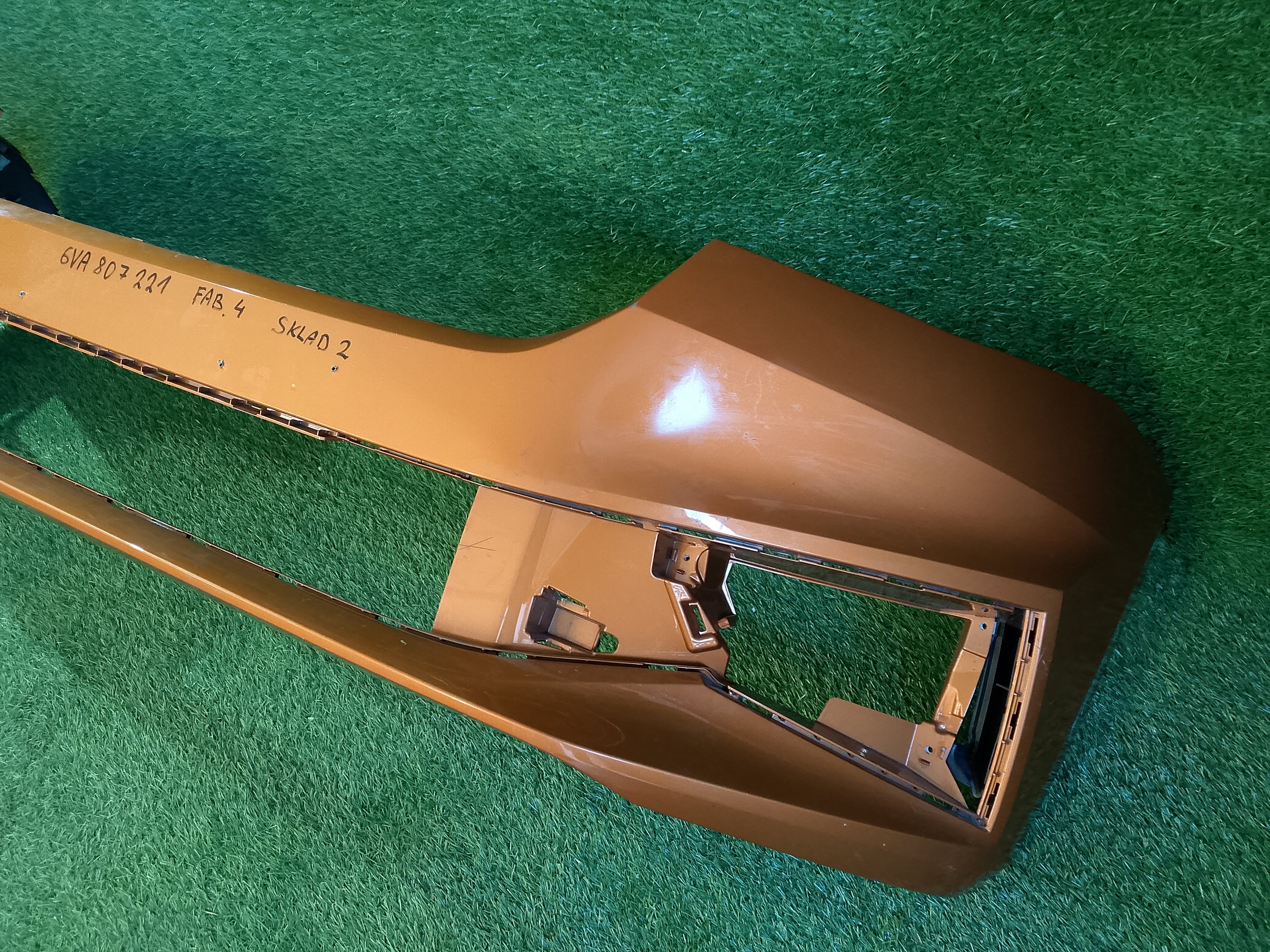 Škoda Fabia IV, 4 přední nárazník 6va807221