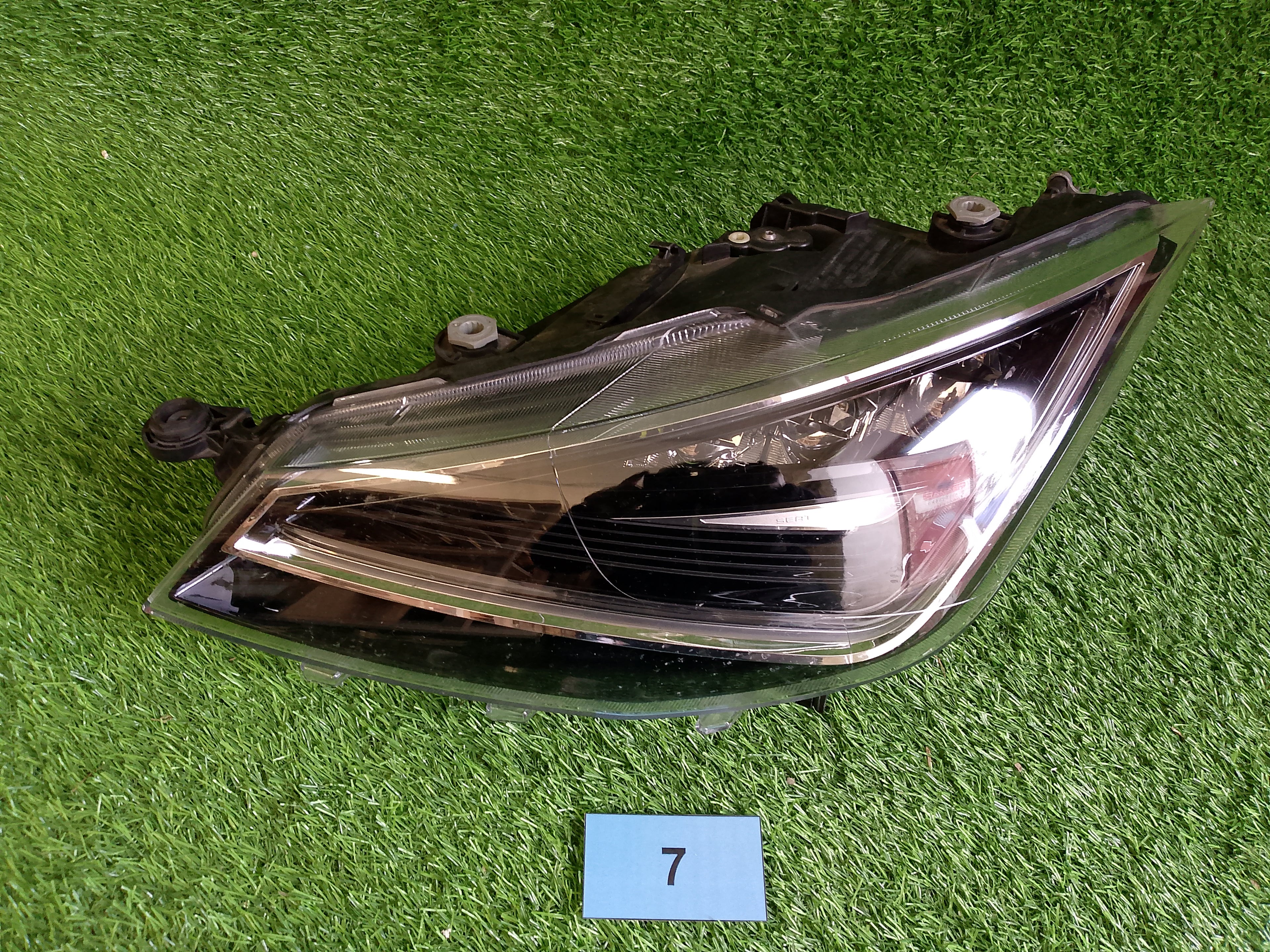 Levé přední světlo SEAT IBIZA 6F1941773A