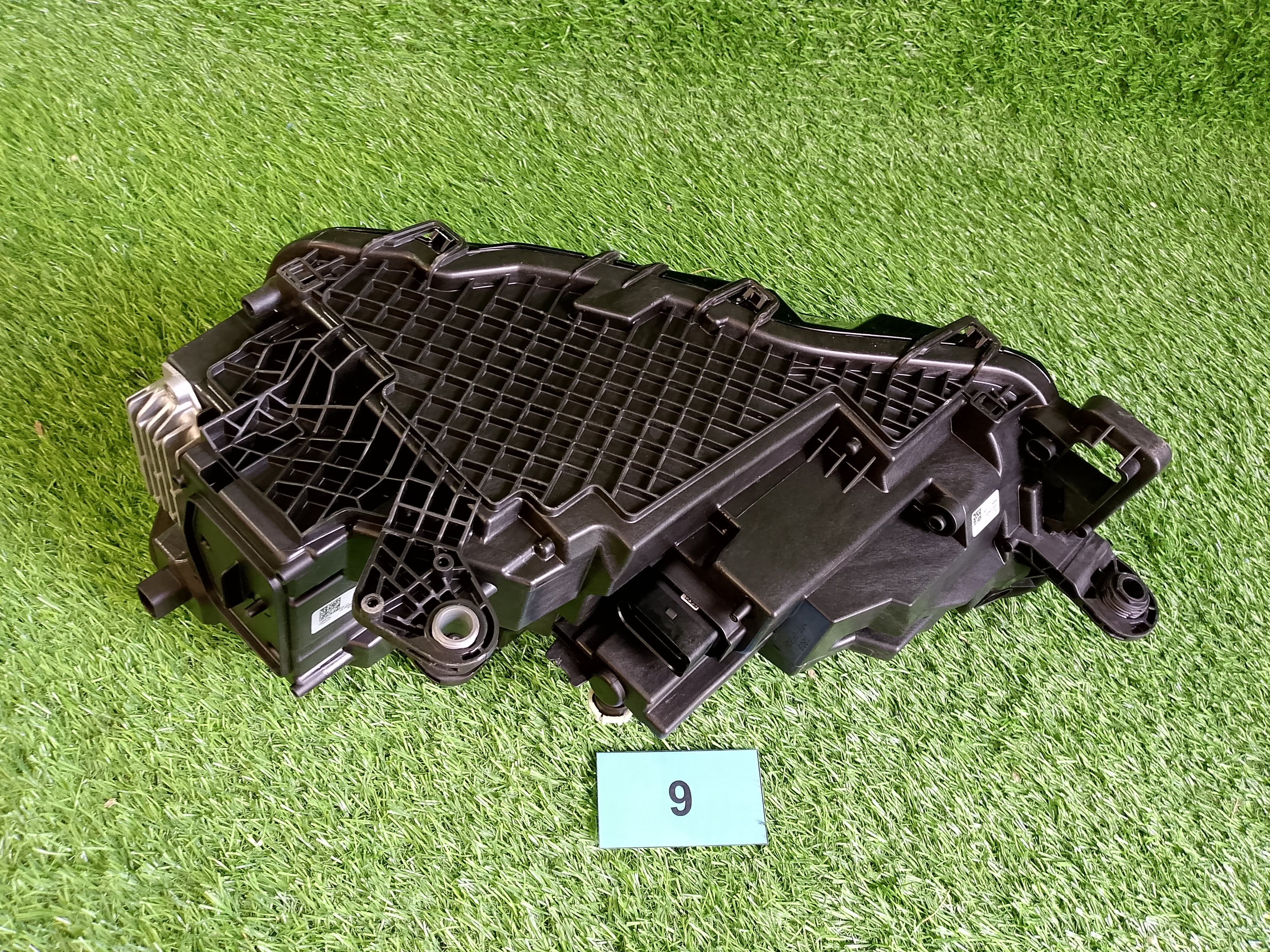 Škoda Scala pravé přední světlo  655941016