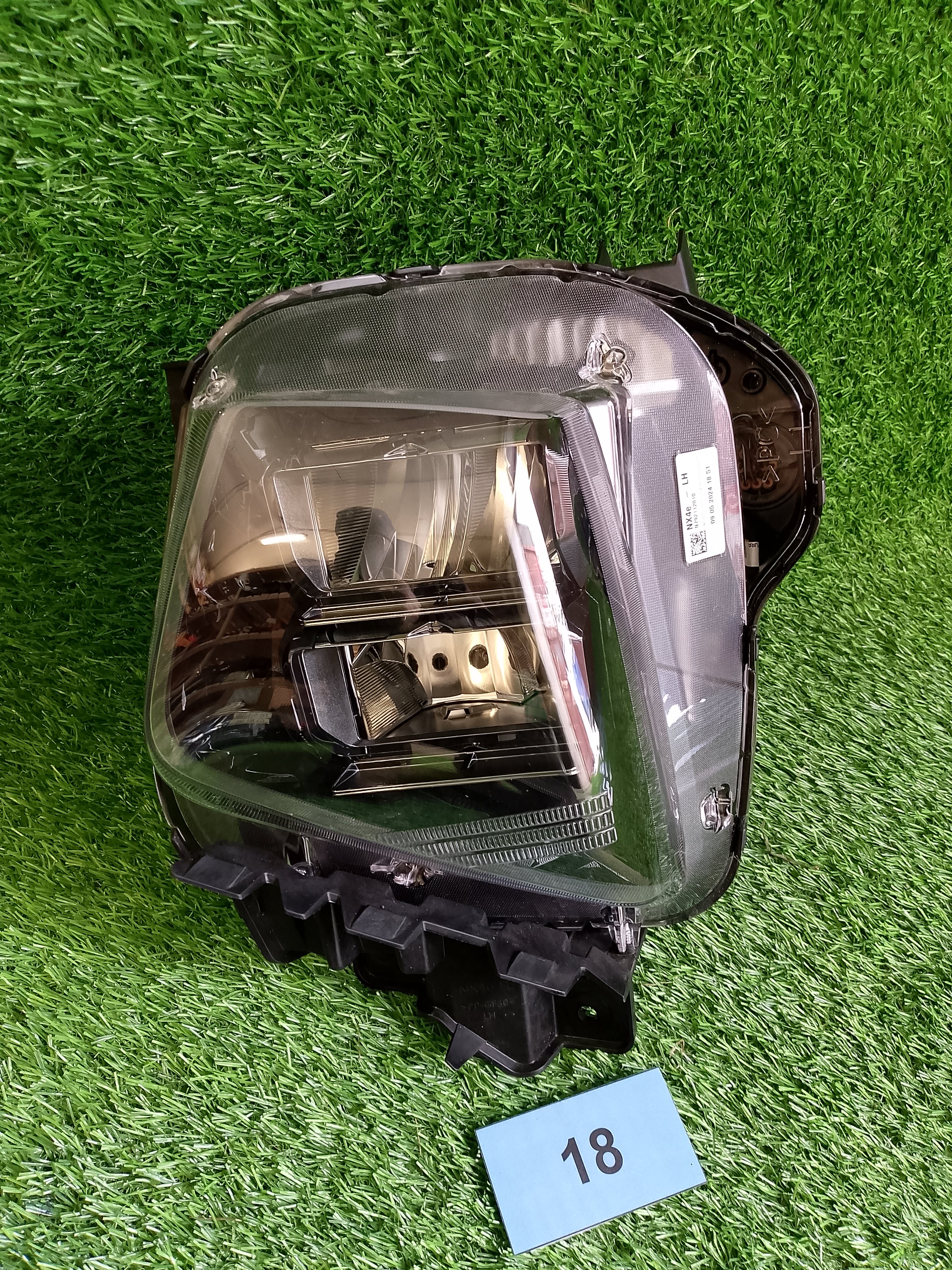 Přední světlomet Hyundai Tucson 92101N7100 LED Pravý přední světlomet