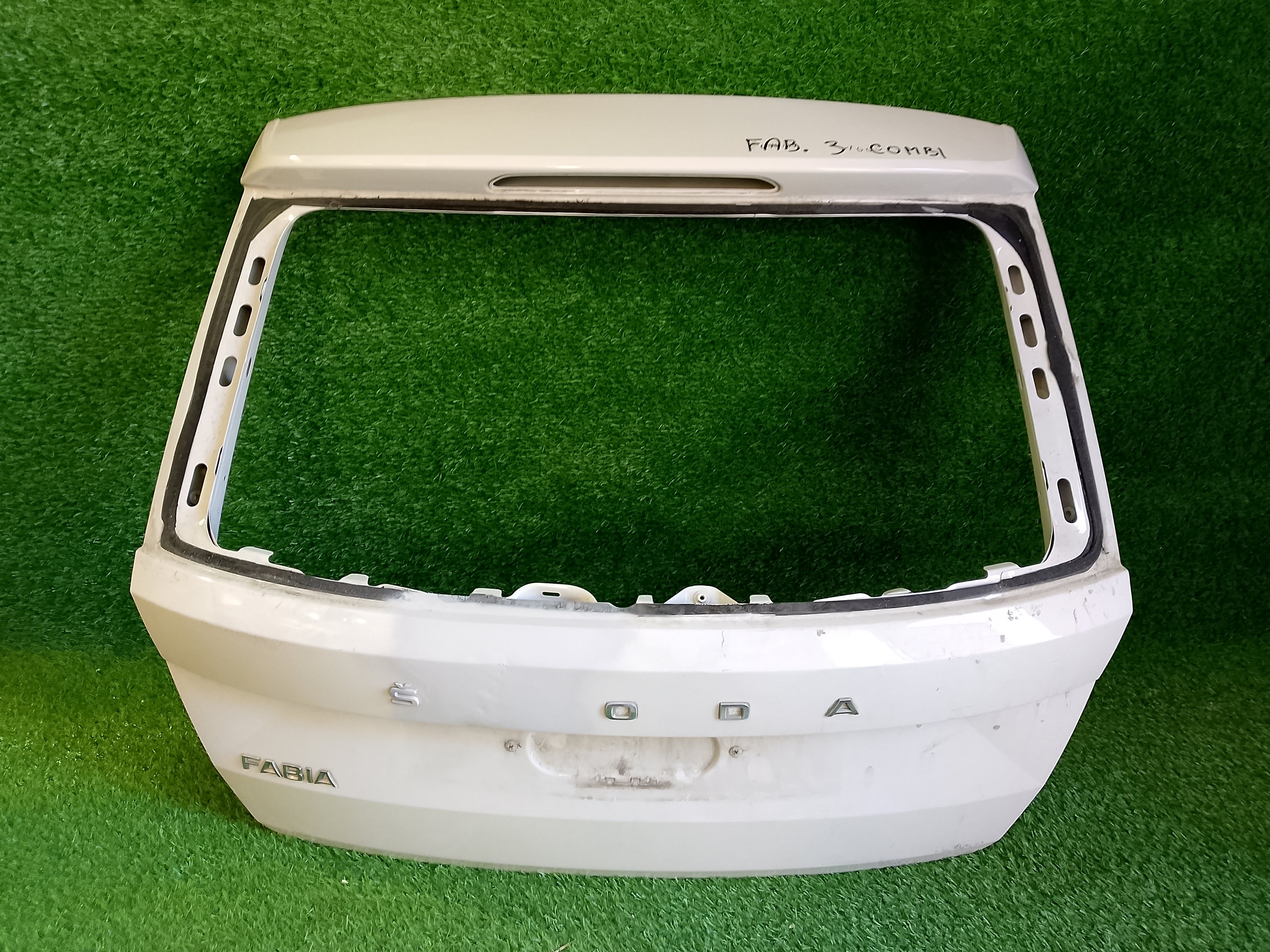 Škoda Fabia III,3 combi face víko kufru, páté dveře, kufrové dveře bílé