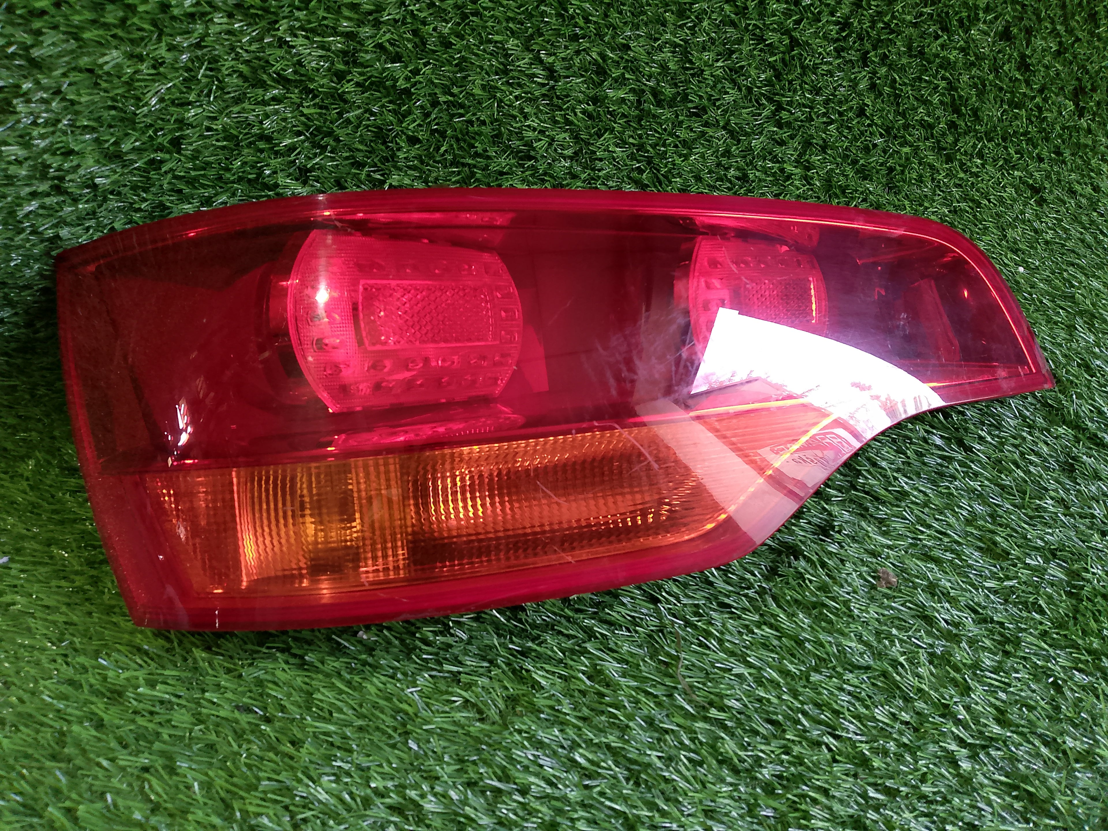 Audi Q7 zadní světlo levé  4L0945093