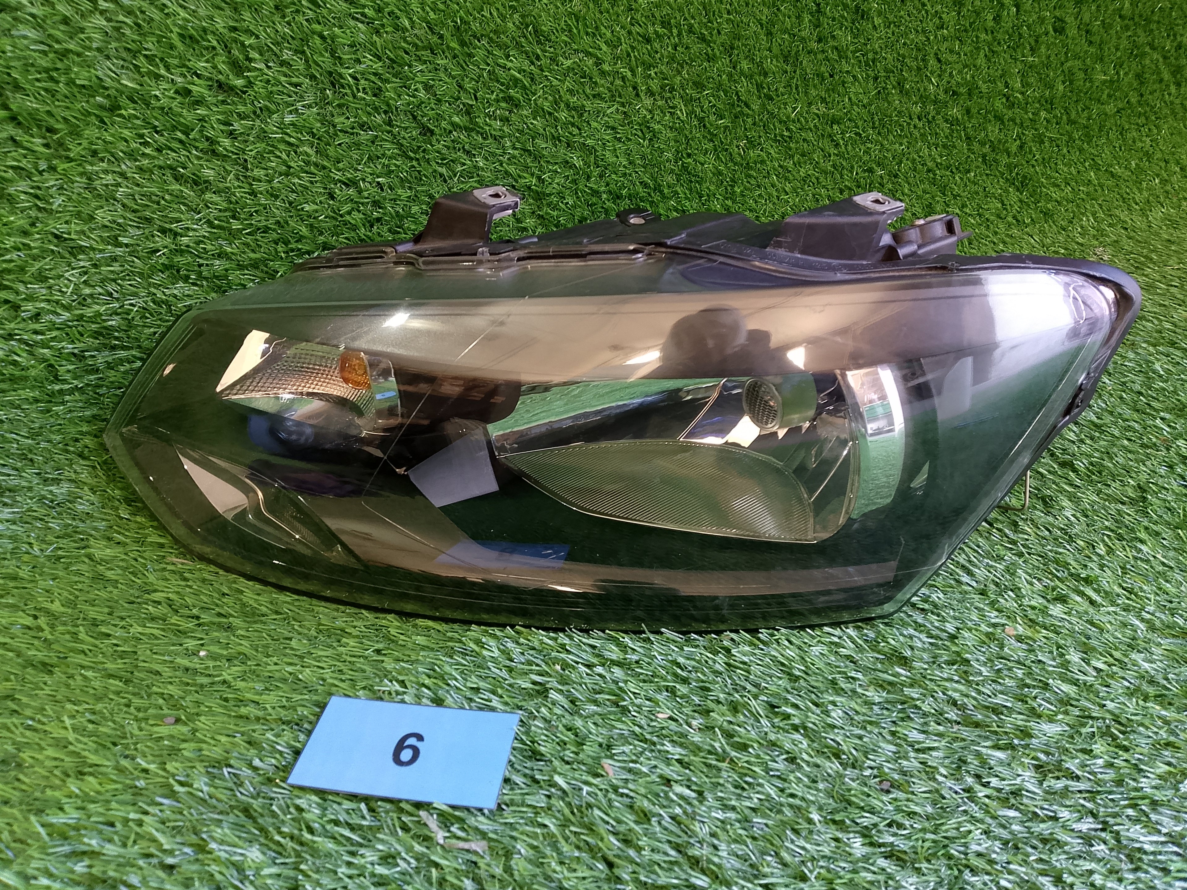 Levé přední světlo VW Polo 6R1941015E