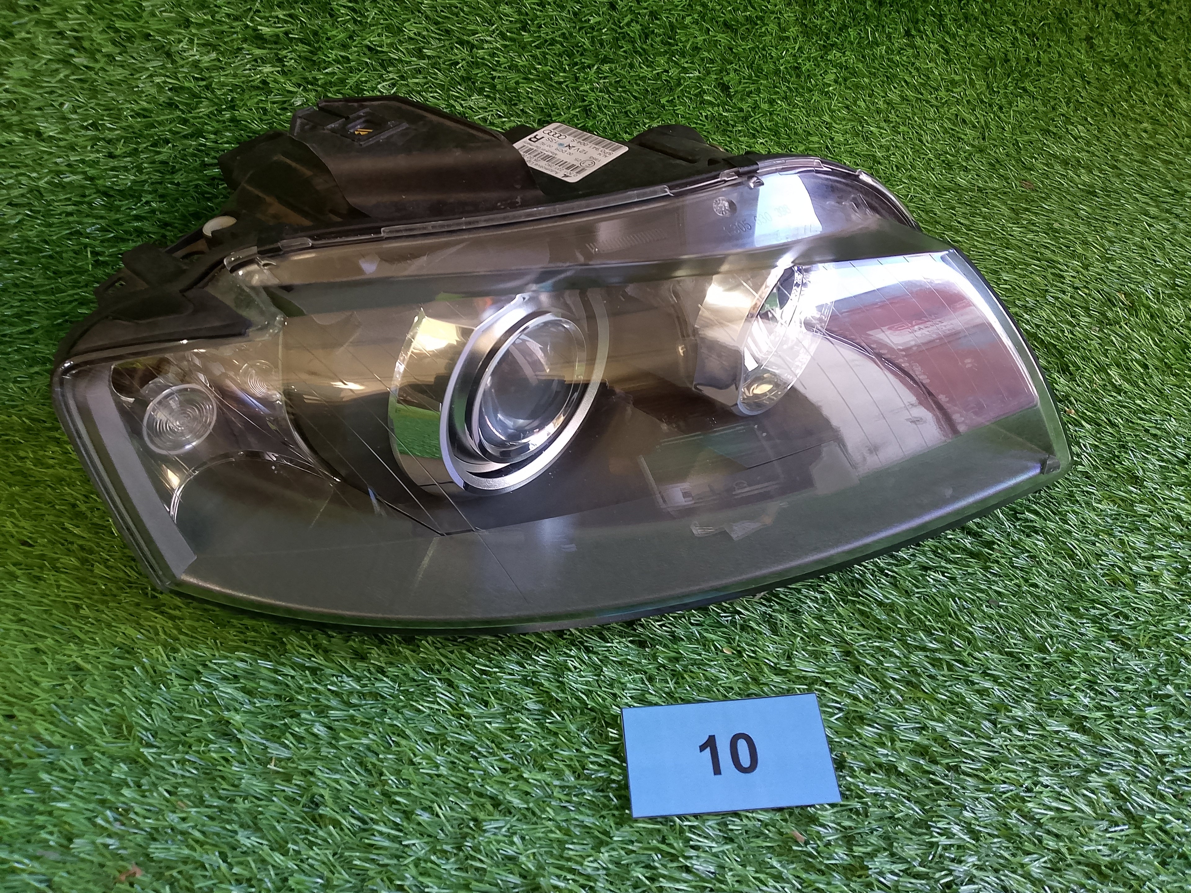 Audi A3 8P Sportback r.v. 2007 pravé přední světlo xenon 8P0941004S