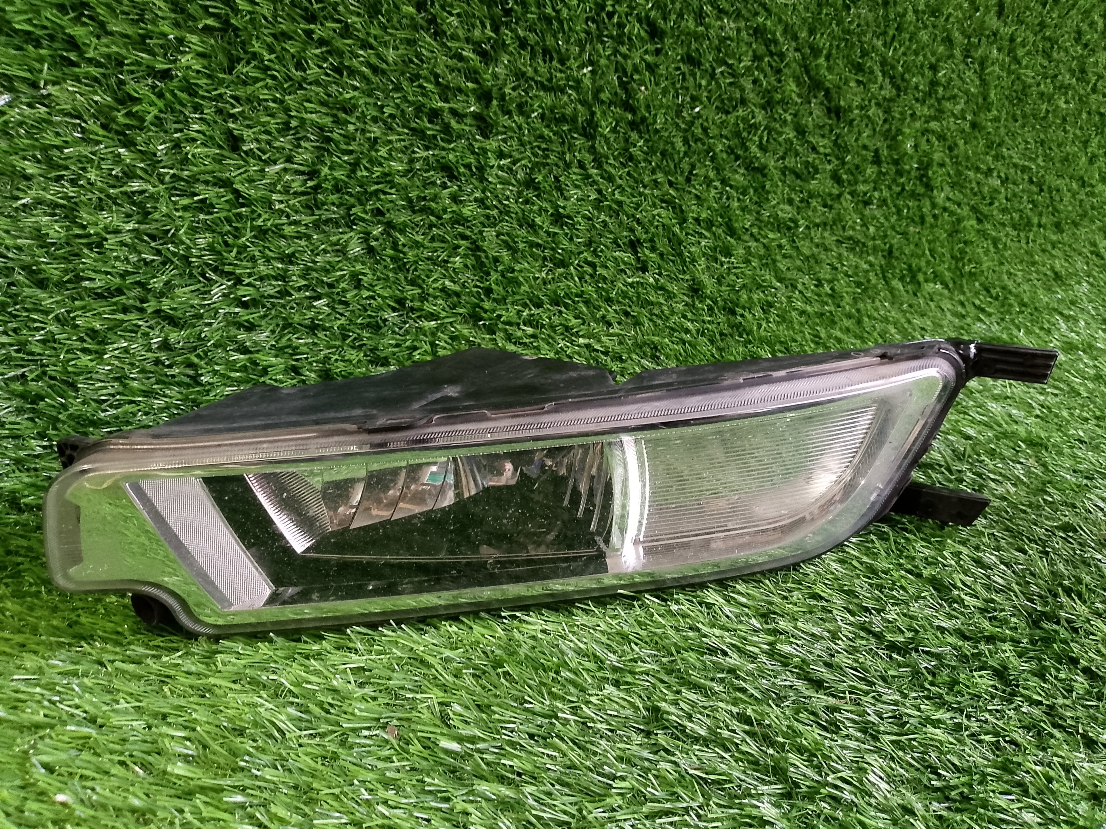 VW Passat B8 mlhovka 3G0941662H