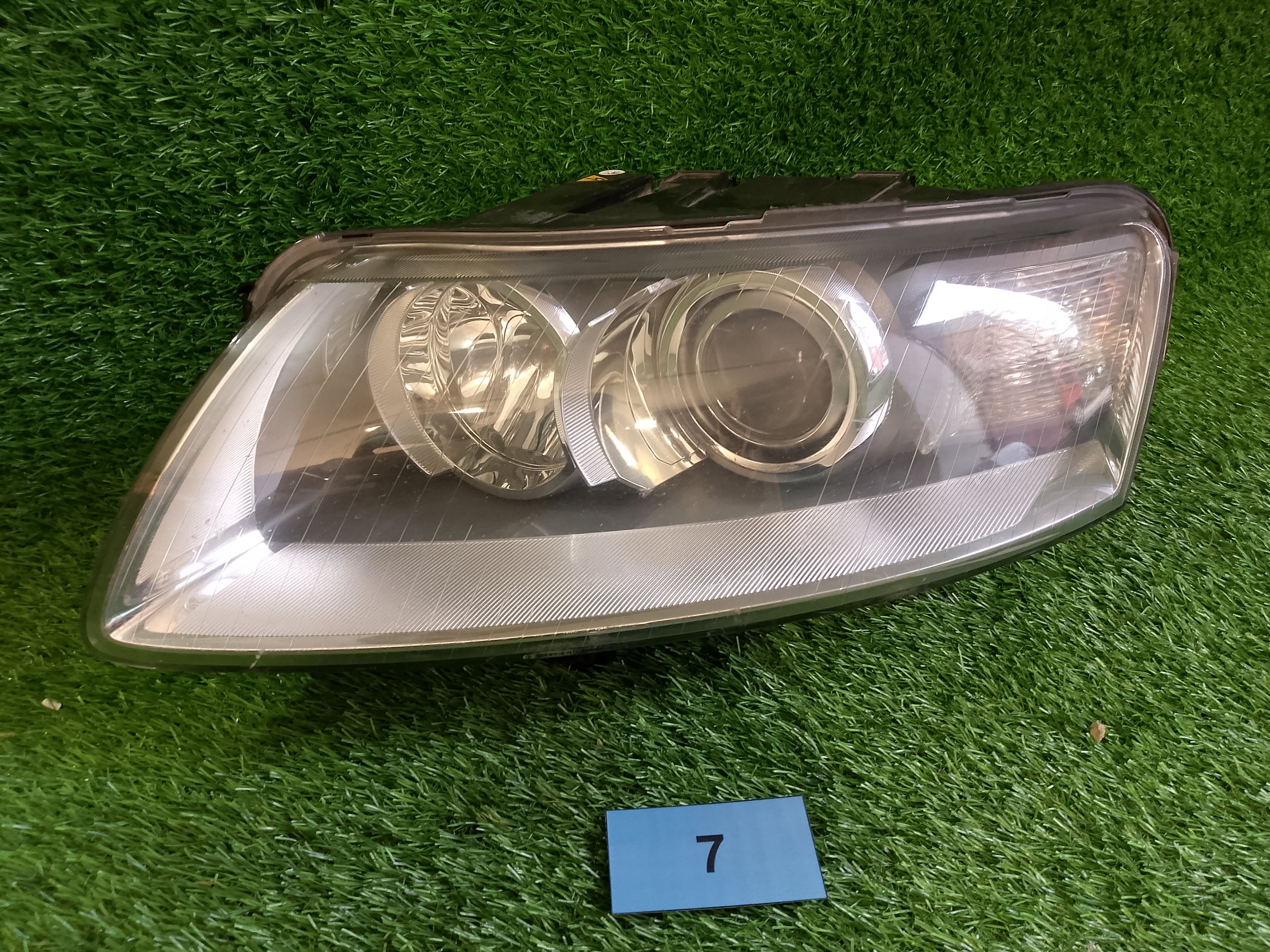 Audi A6 přední levé světlo 4f0941029