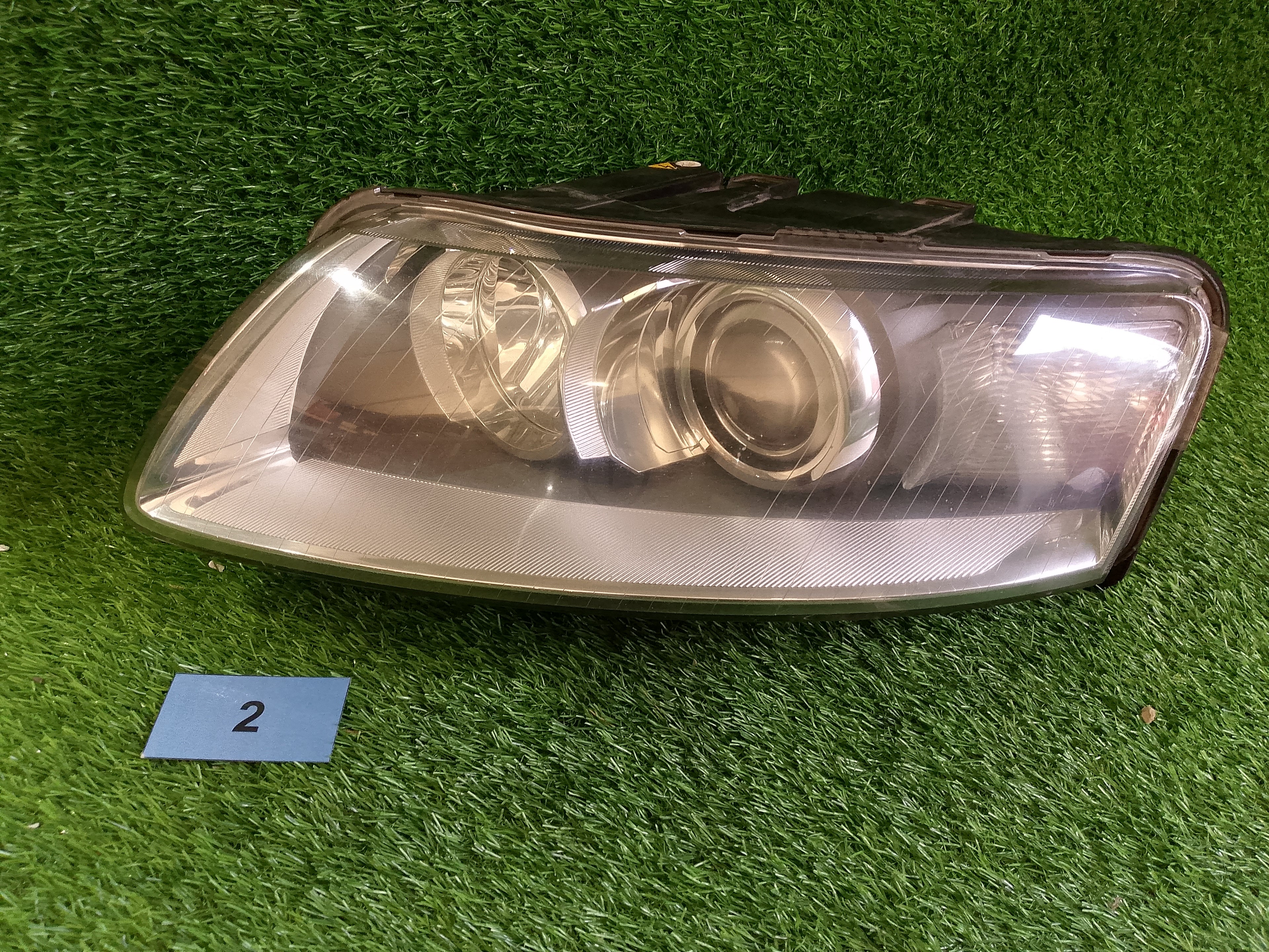 Audi A6 přední levé světlo 4f0941029- chybí držák