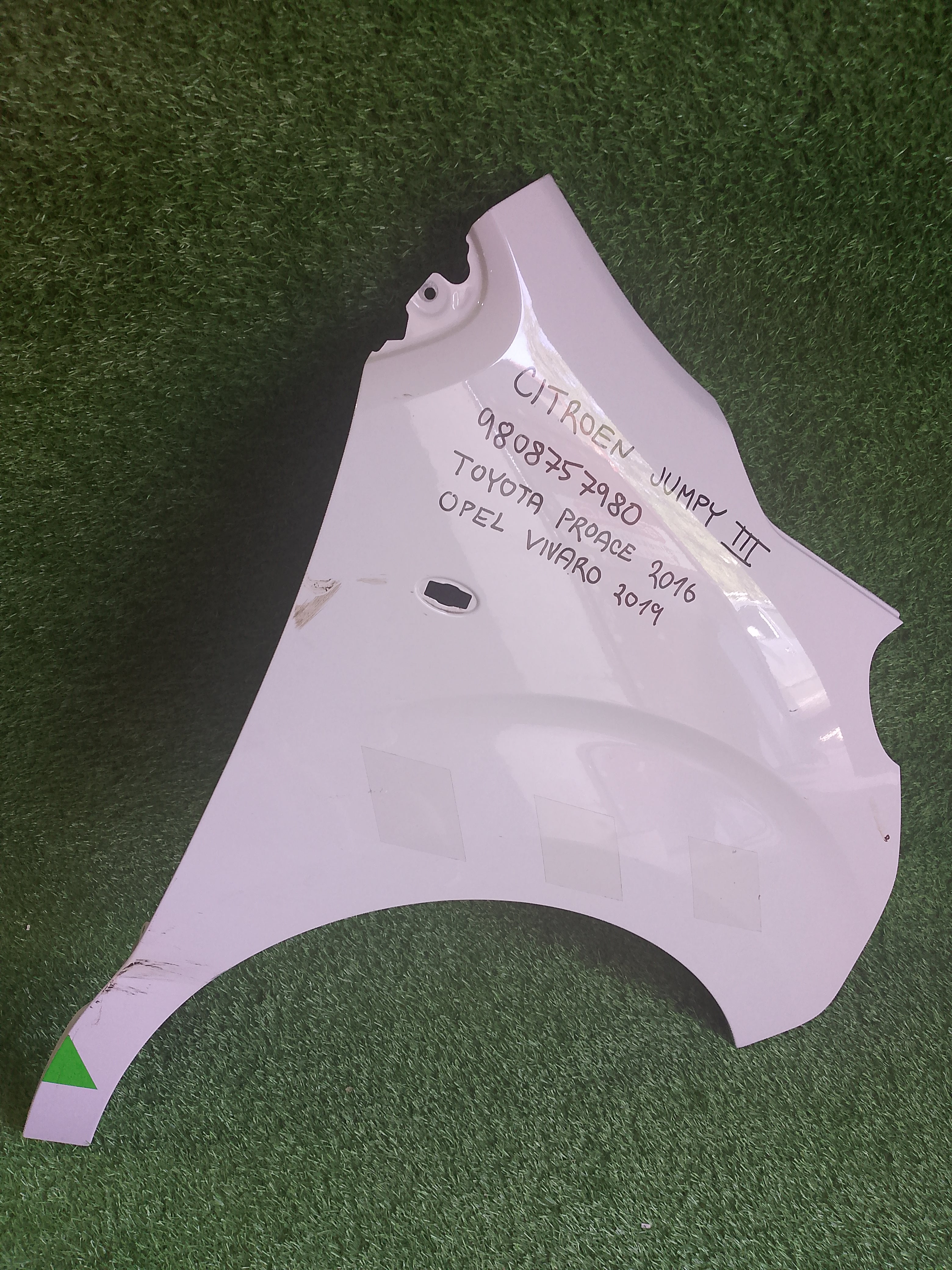 Pravý blatník 9808757980 Citroen jumpy, toyota proace, opel vivaro