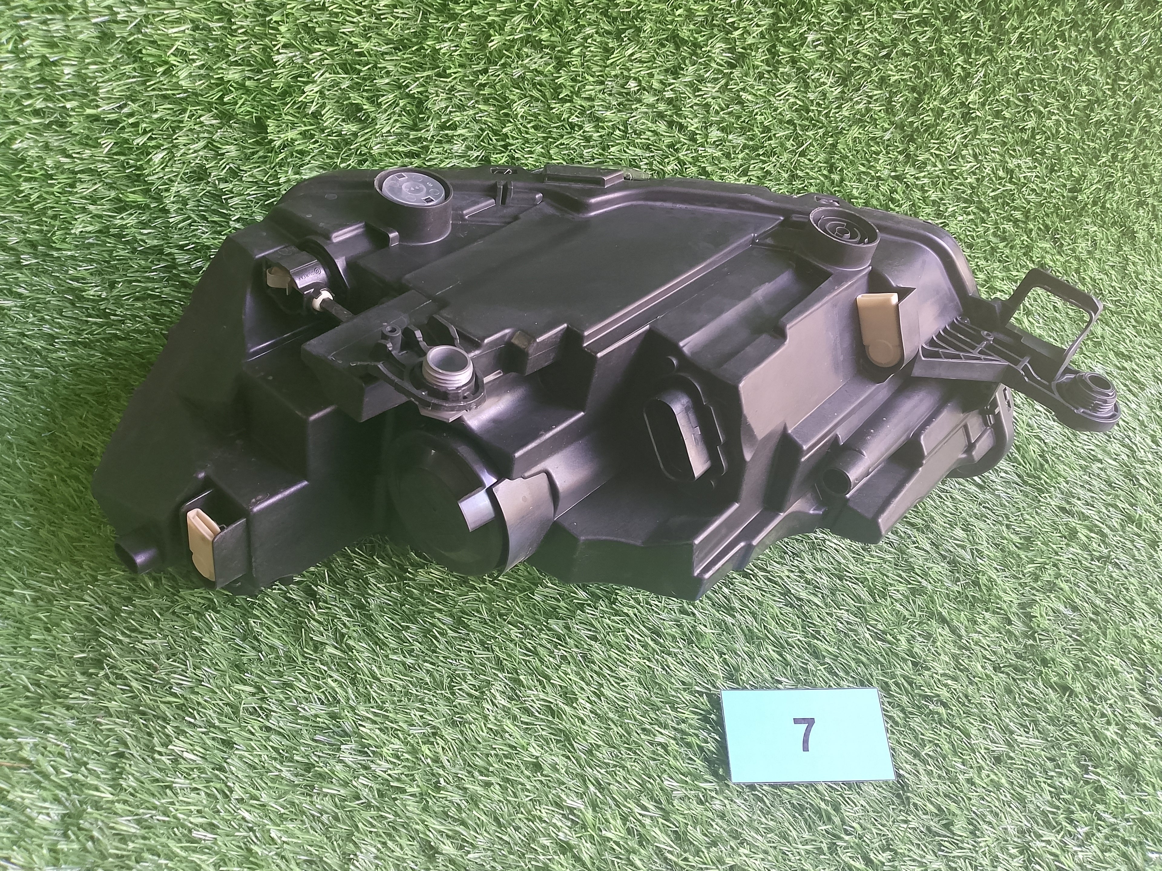 Škoda Fabia IV, 4 pravé světlo přední 6VB941016