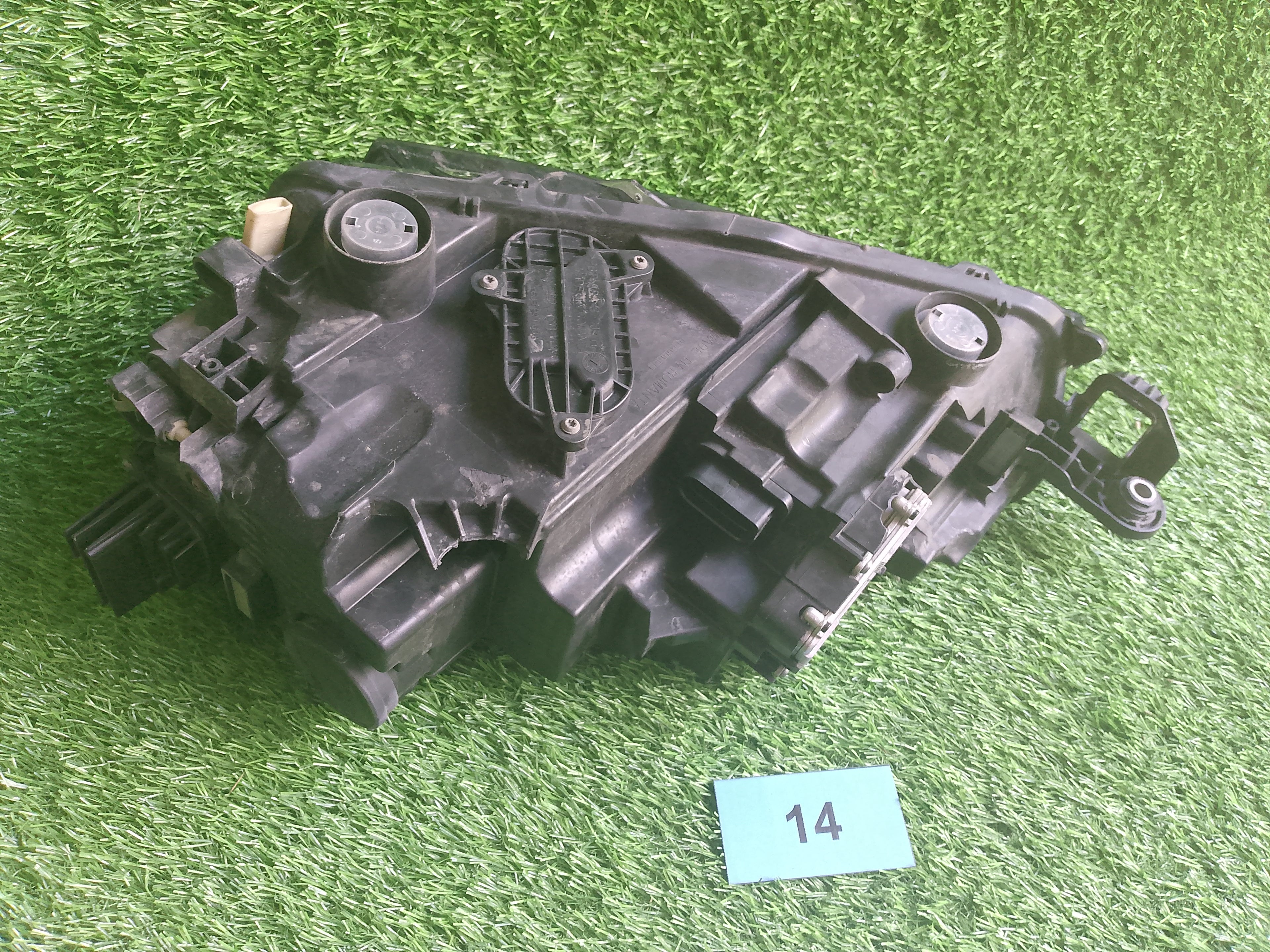 Pravé světlo Škoda Scala 657941016A, chybí 1 držák