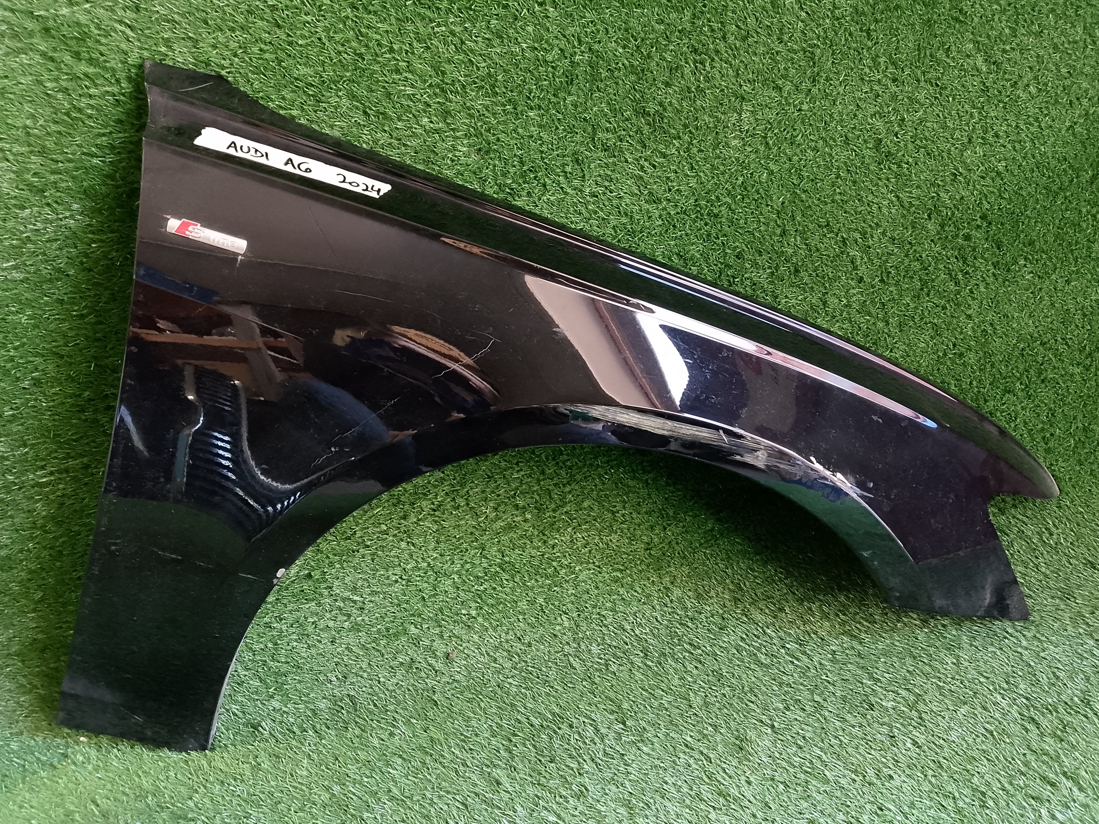 Audi A6 2024 blatník pravý