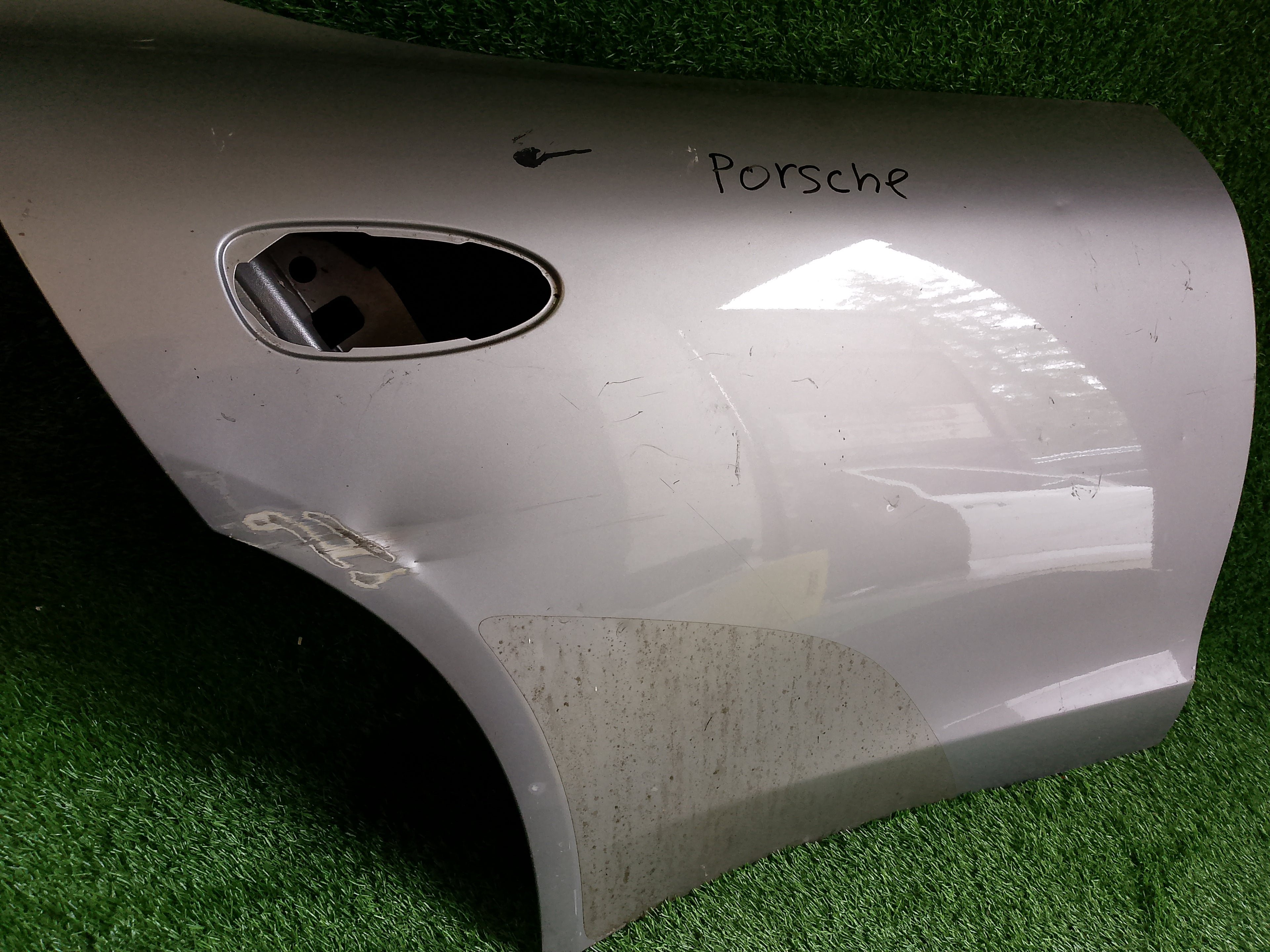 Pravé dveře Porsche Panamera 2010-2016