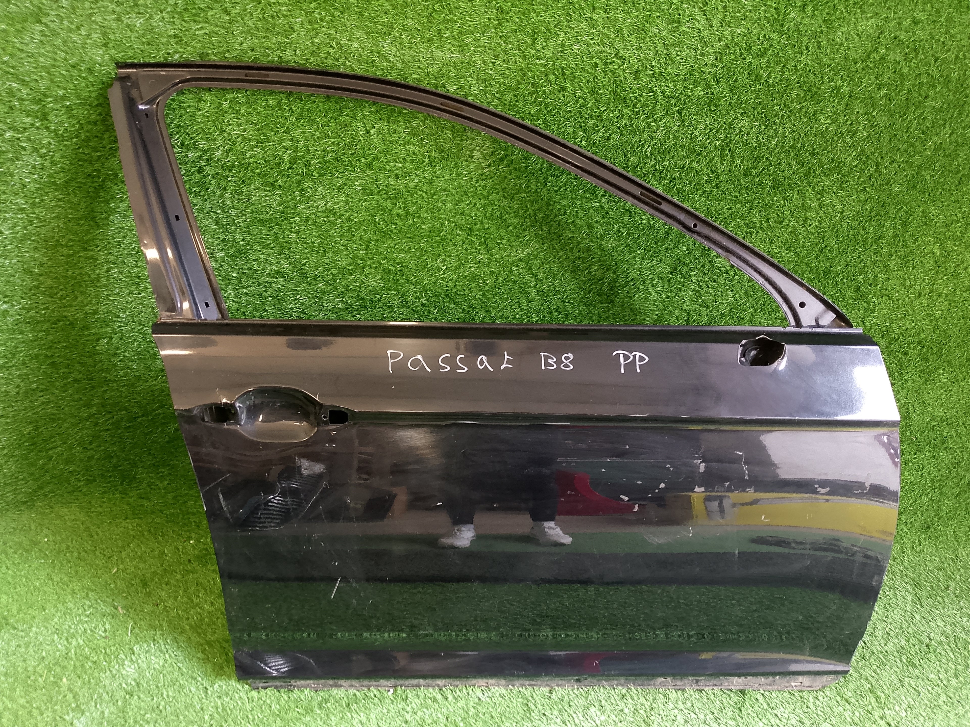 VW PASSAT B8 PRAVÉ PŘEDNÍ DVEŘE