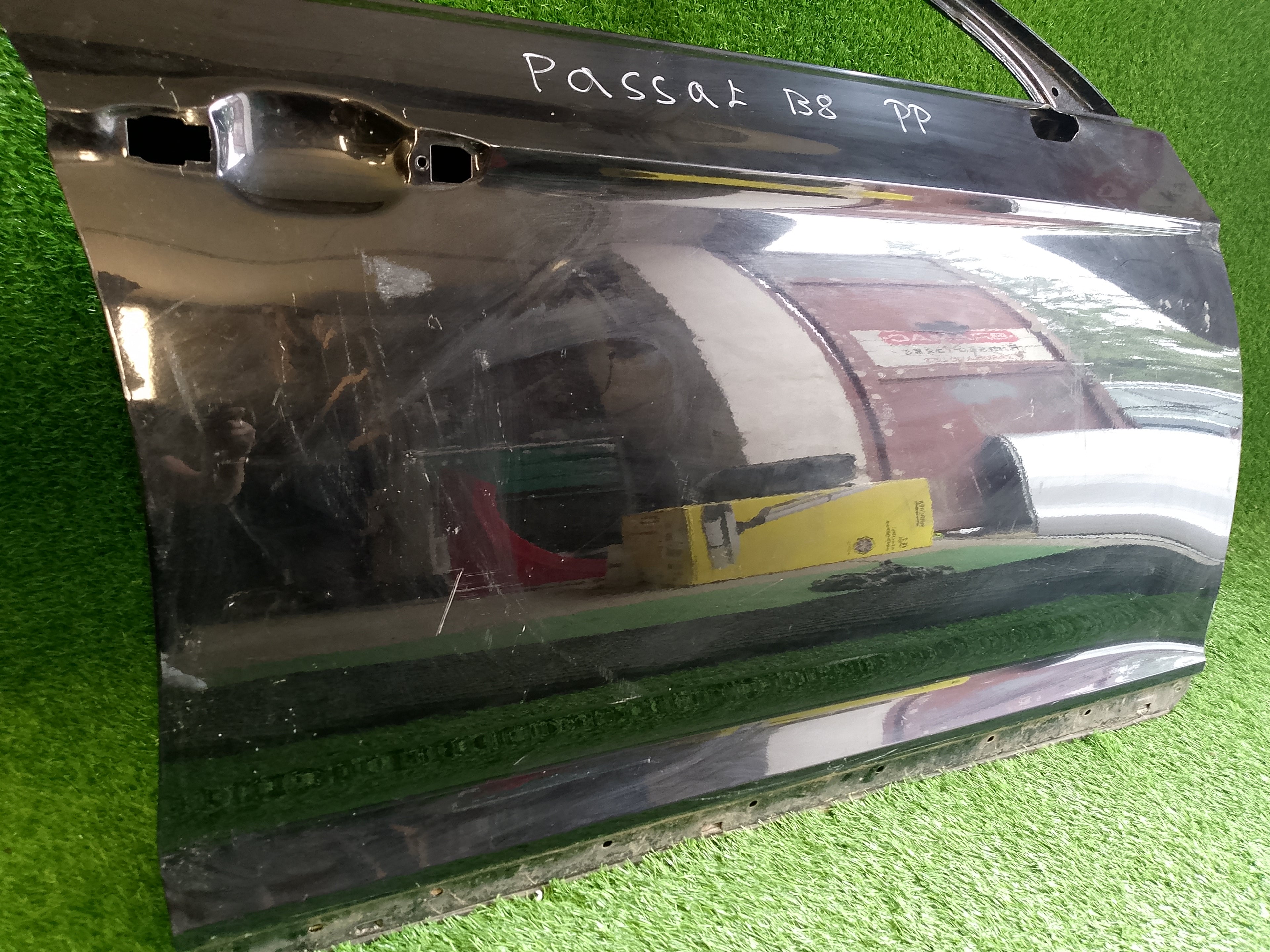 VW PASSAT B8 PRAVÉ PŘEDNÍ DVEŘE