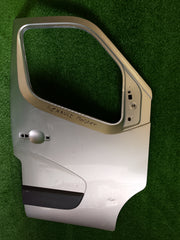 Pravé přední dveře Renault Master