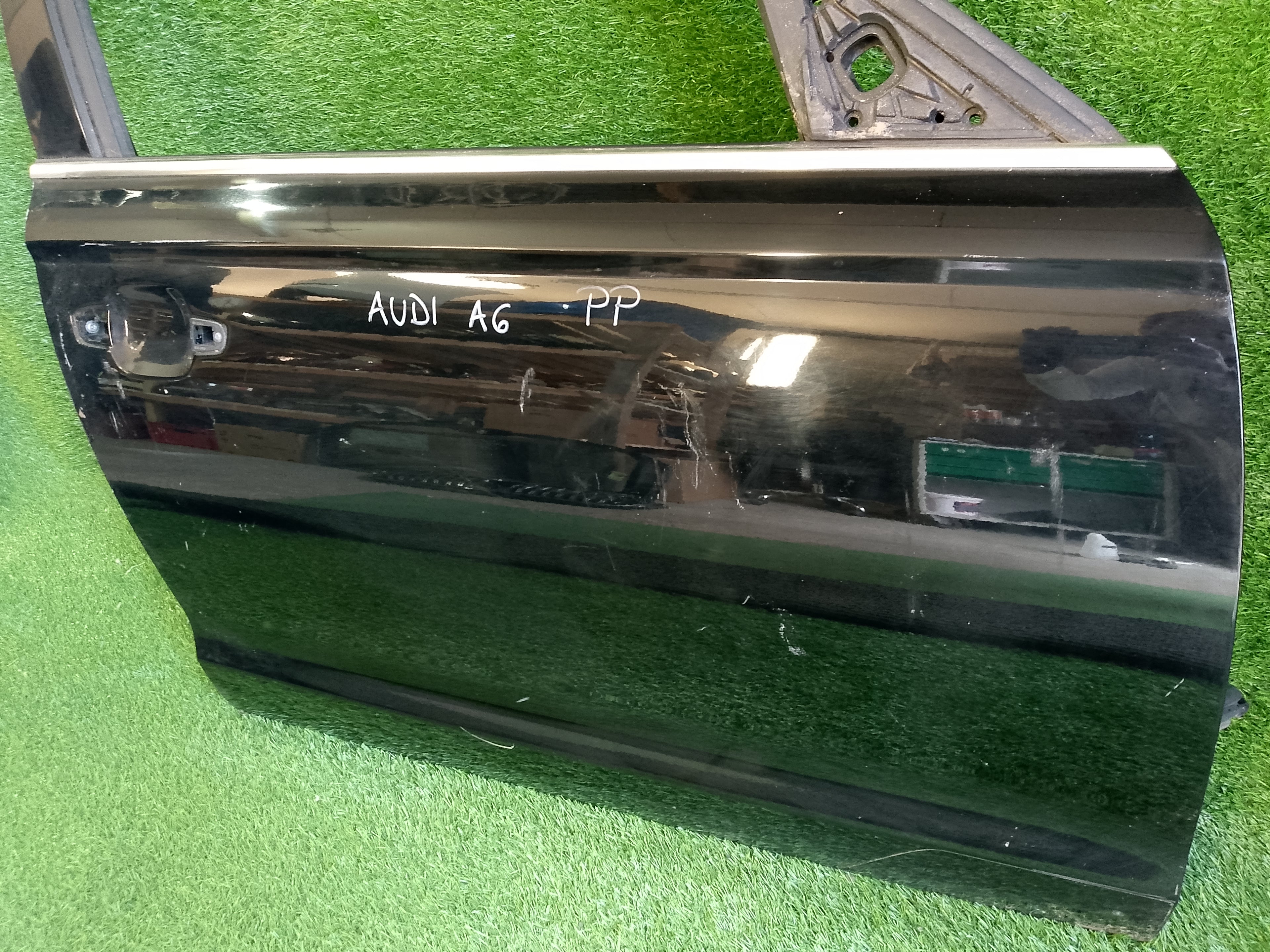 Audi A6 dveře pravé přední